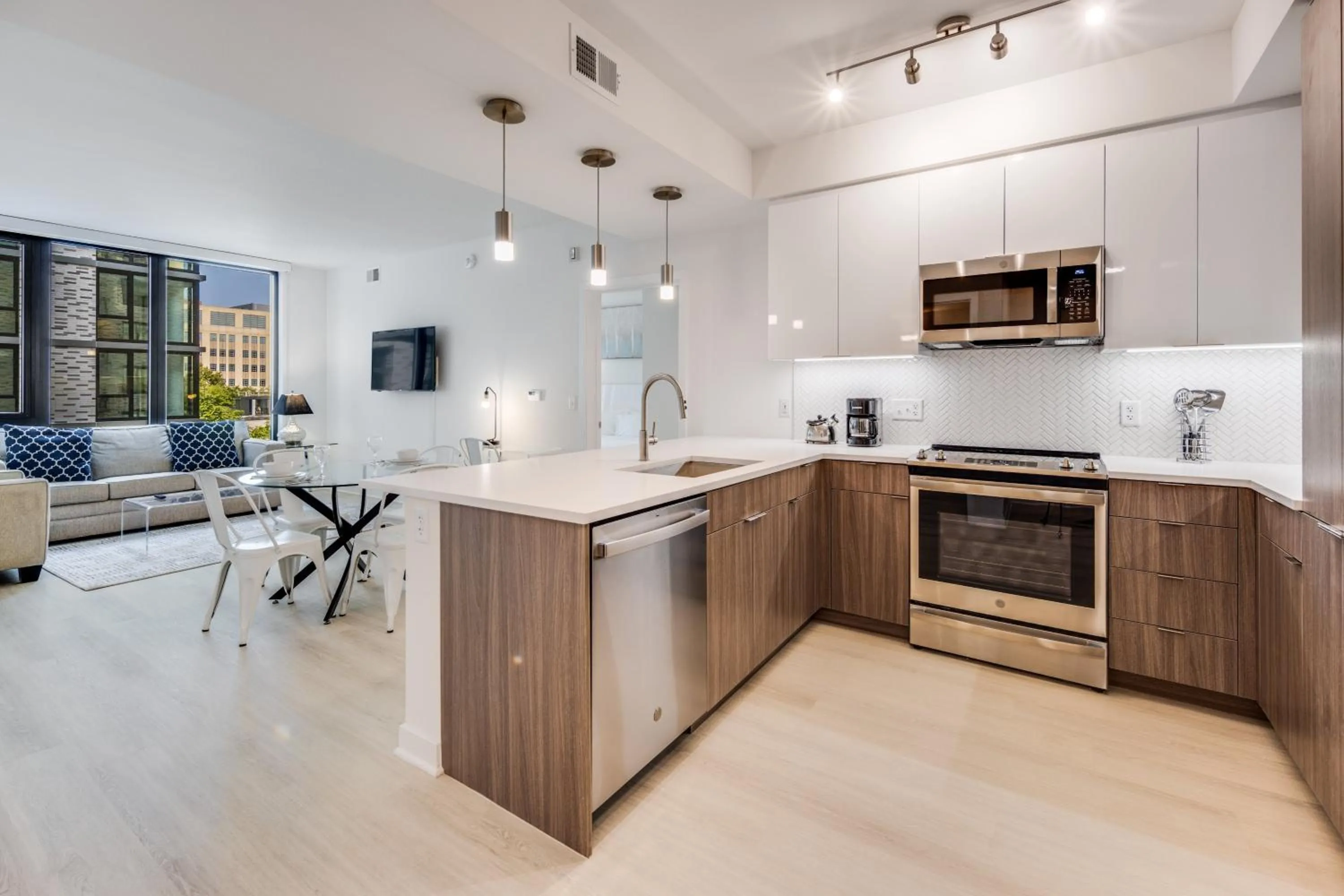 Kitchen or kitchenette in Global Luxury Suites at Capitol Hill