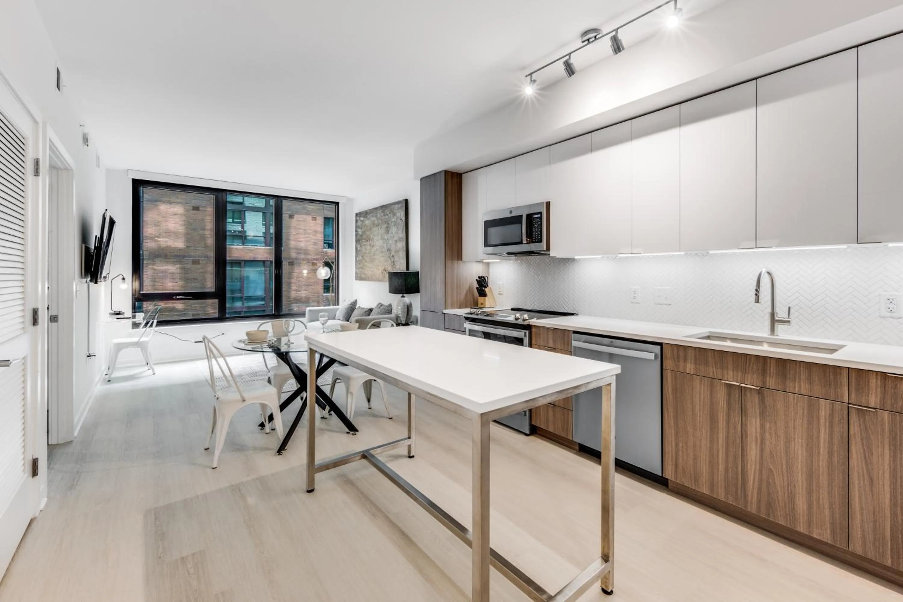 Kitchen or kitchenette in Global Luxury Suites at Capitol Hill