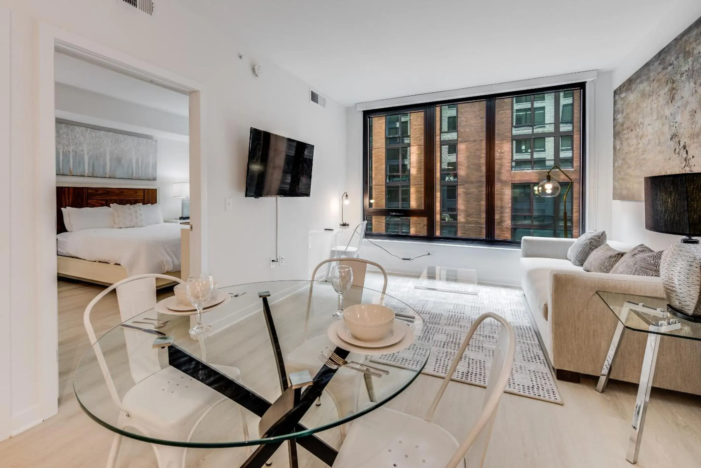 TV and multimedia, Bed in Global Luxury Suites at Capitol Hill TV and multimedia, Bed in Global Luxury Suites at Capitol Hill