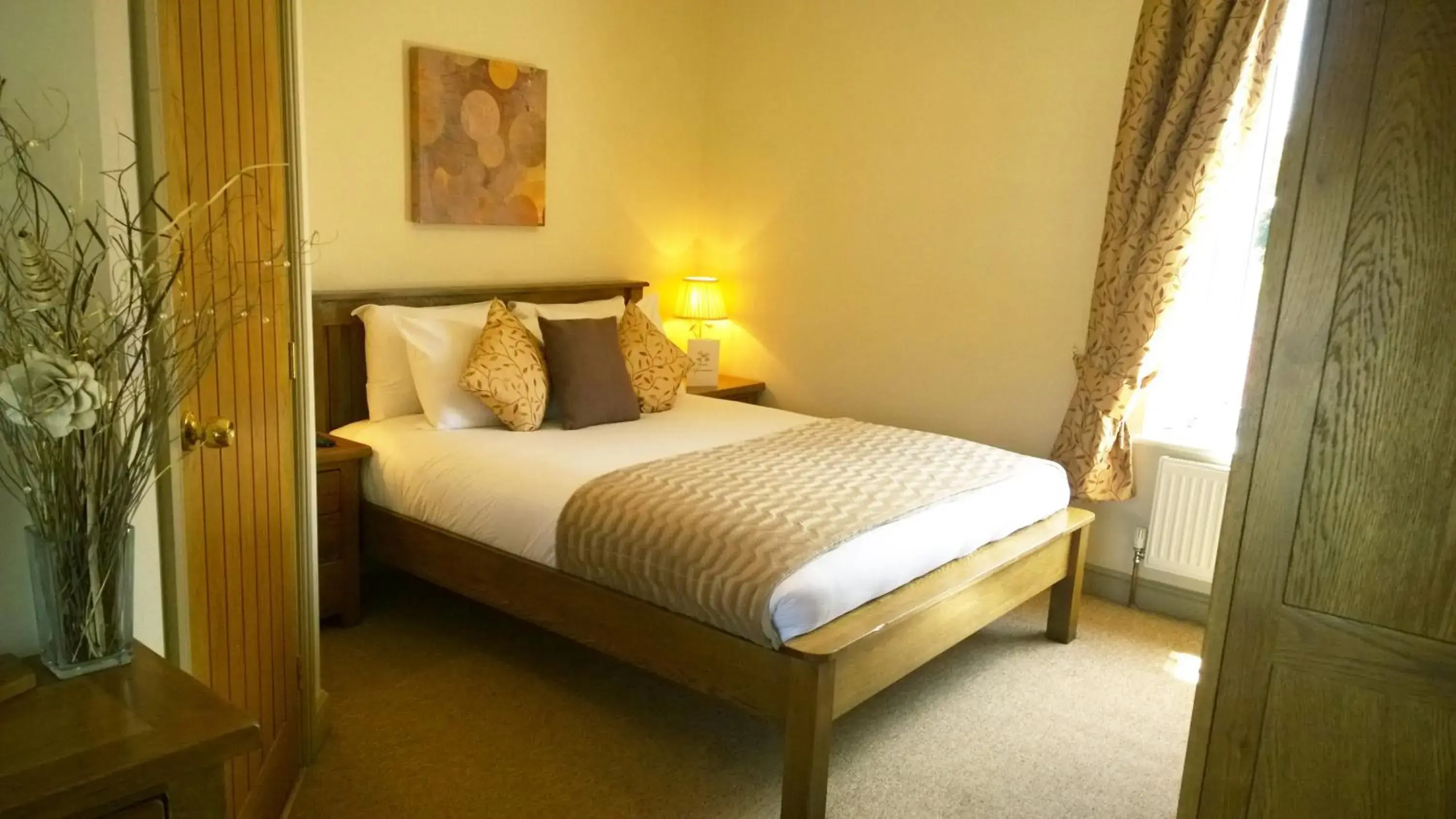 Bedroom, Bed in Cross Keys Inn Bedroom, Bed in Cross Keys Inn