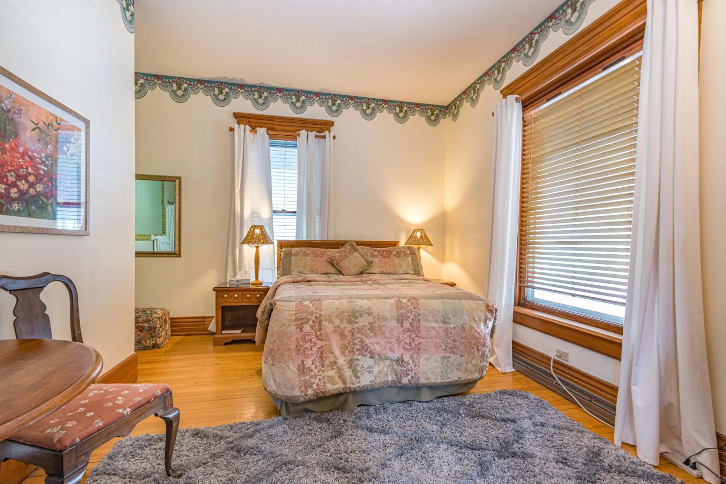 room service, Bed in White Rose Inns & Motel