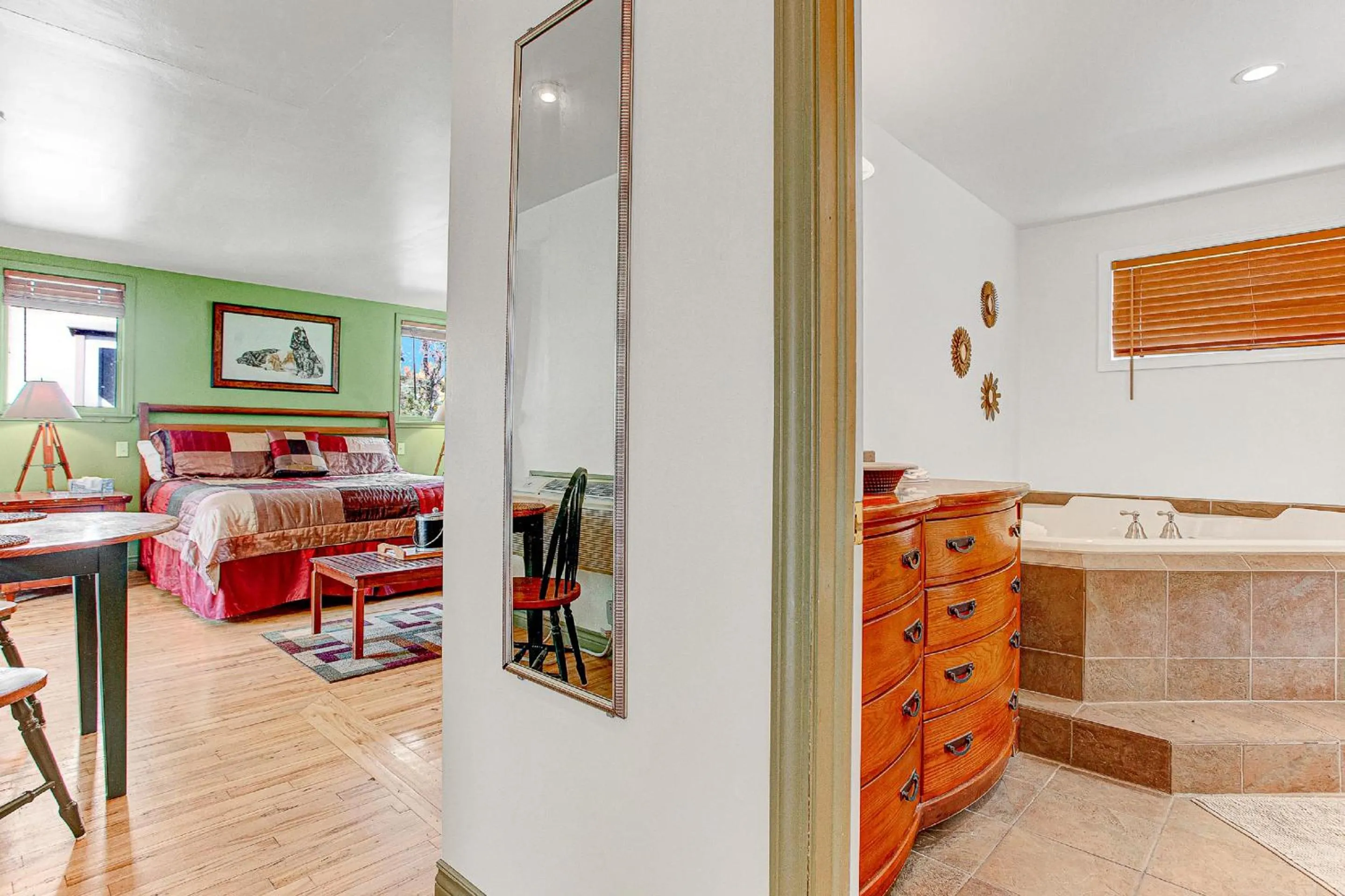 Bathroom in White Rose Inns & Motel