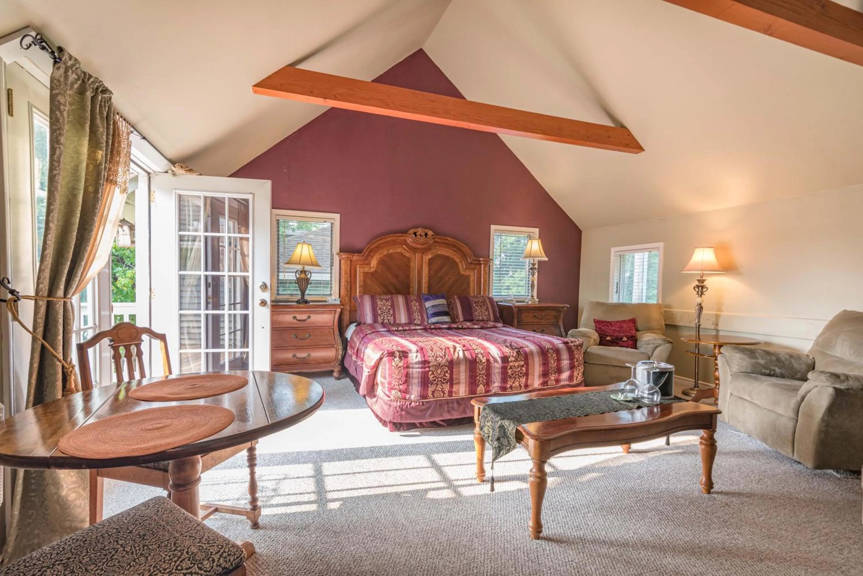 Photo of the whole room in White Rose Inns & Motel