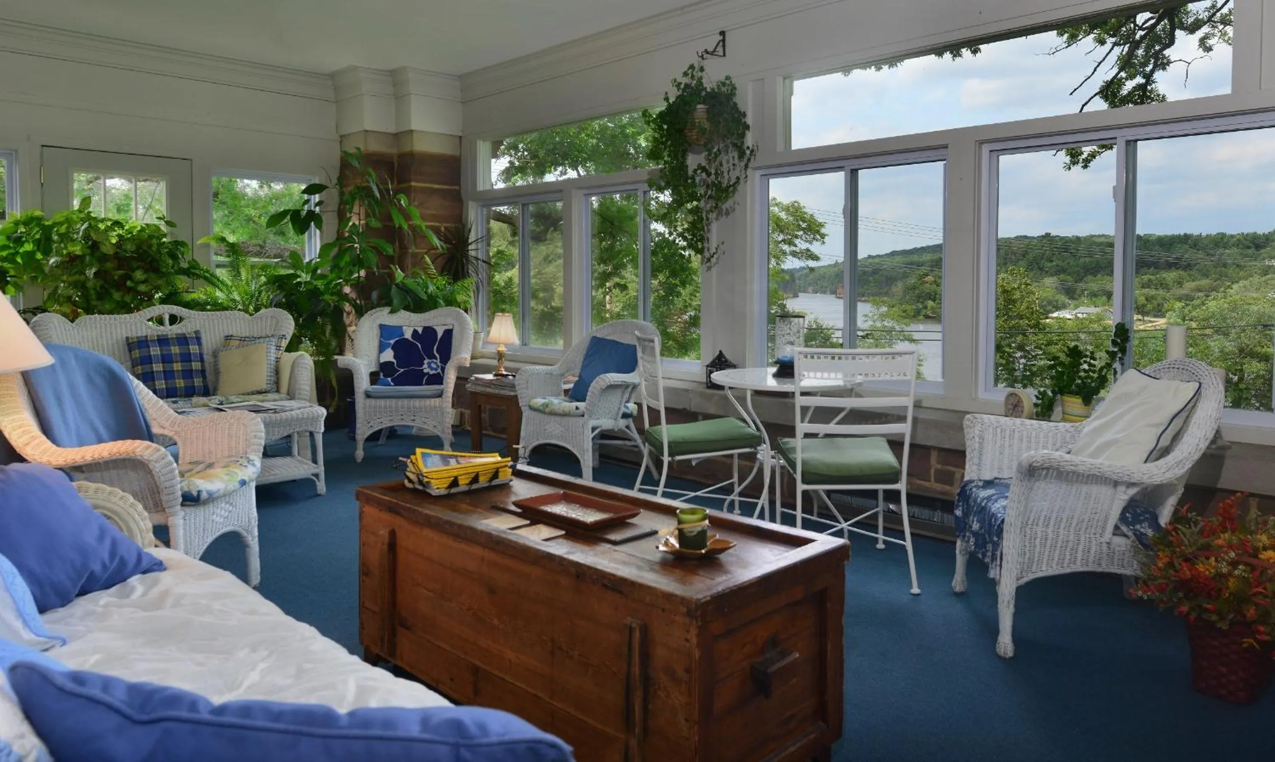 Decorative detail in White Rose Inns & Motel