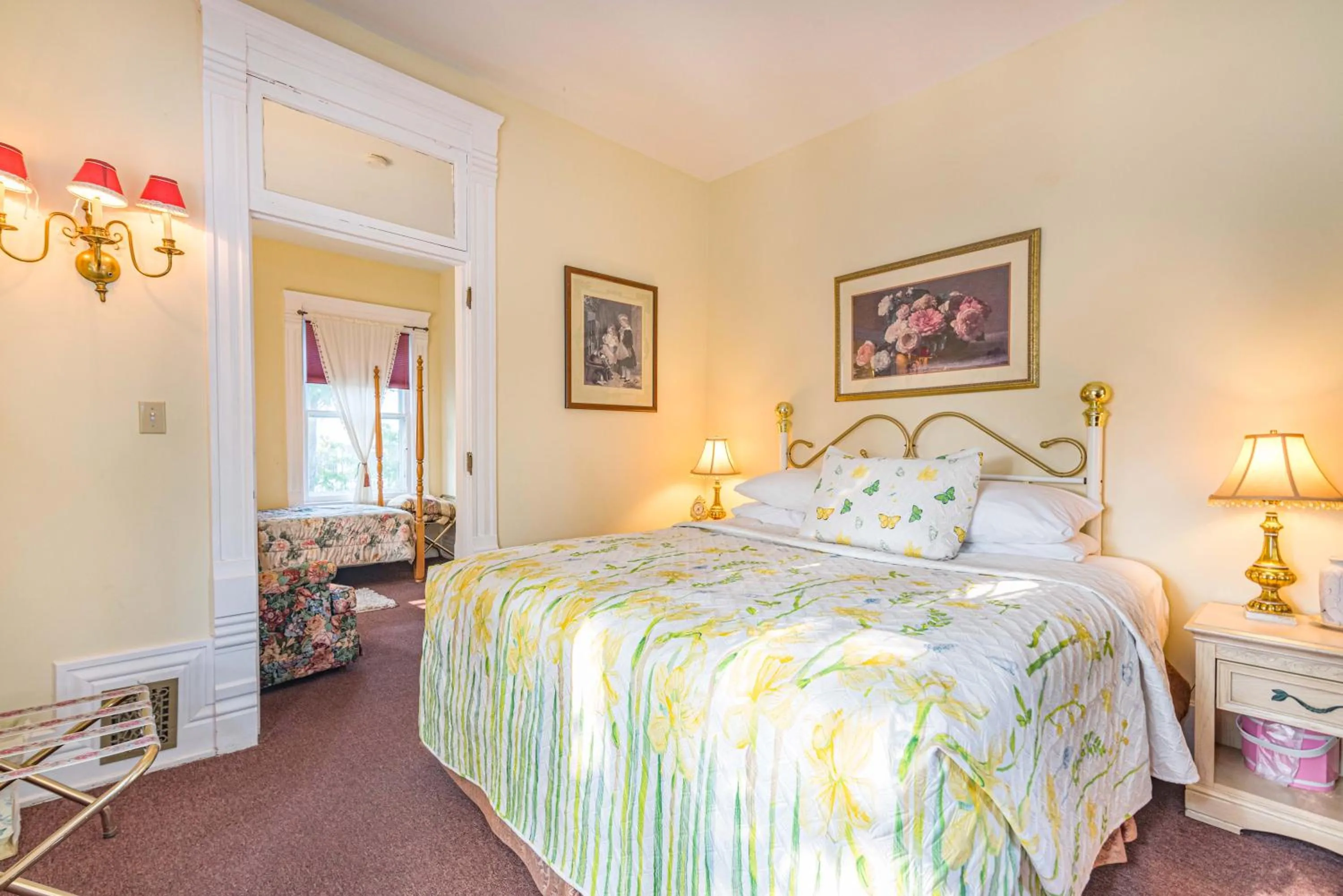 Photo of the whole room, Bed in White Rose Inns & Motel