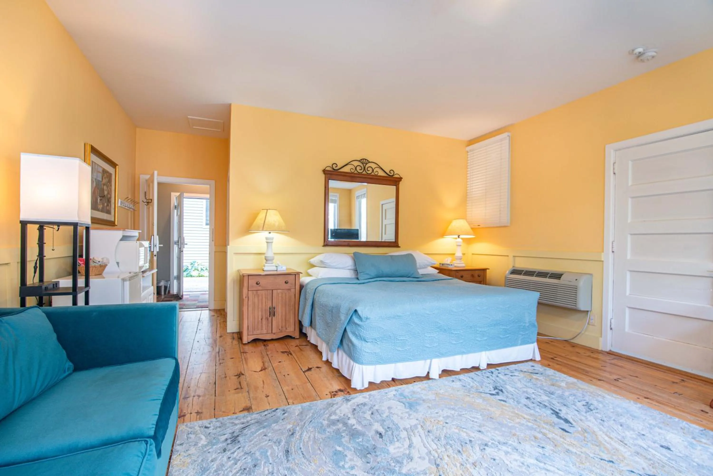 Photo of the whole room, Bed in White Rose Inns & Motel