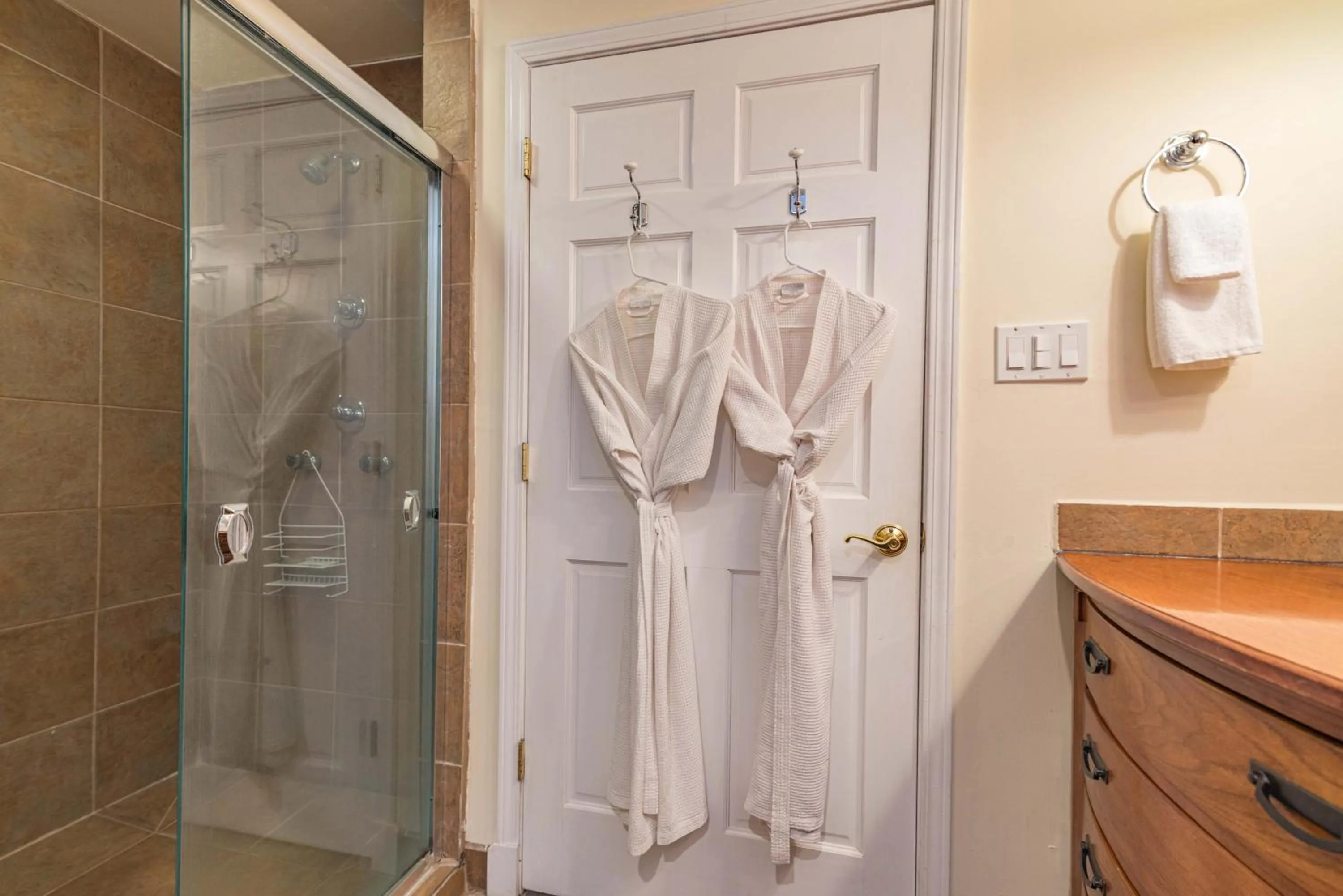 White Rose Inns & Motel