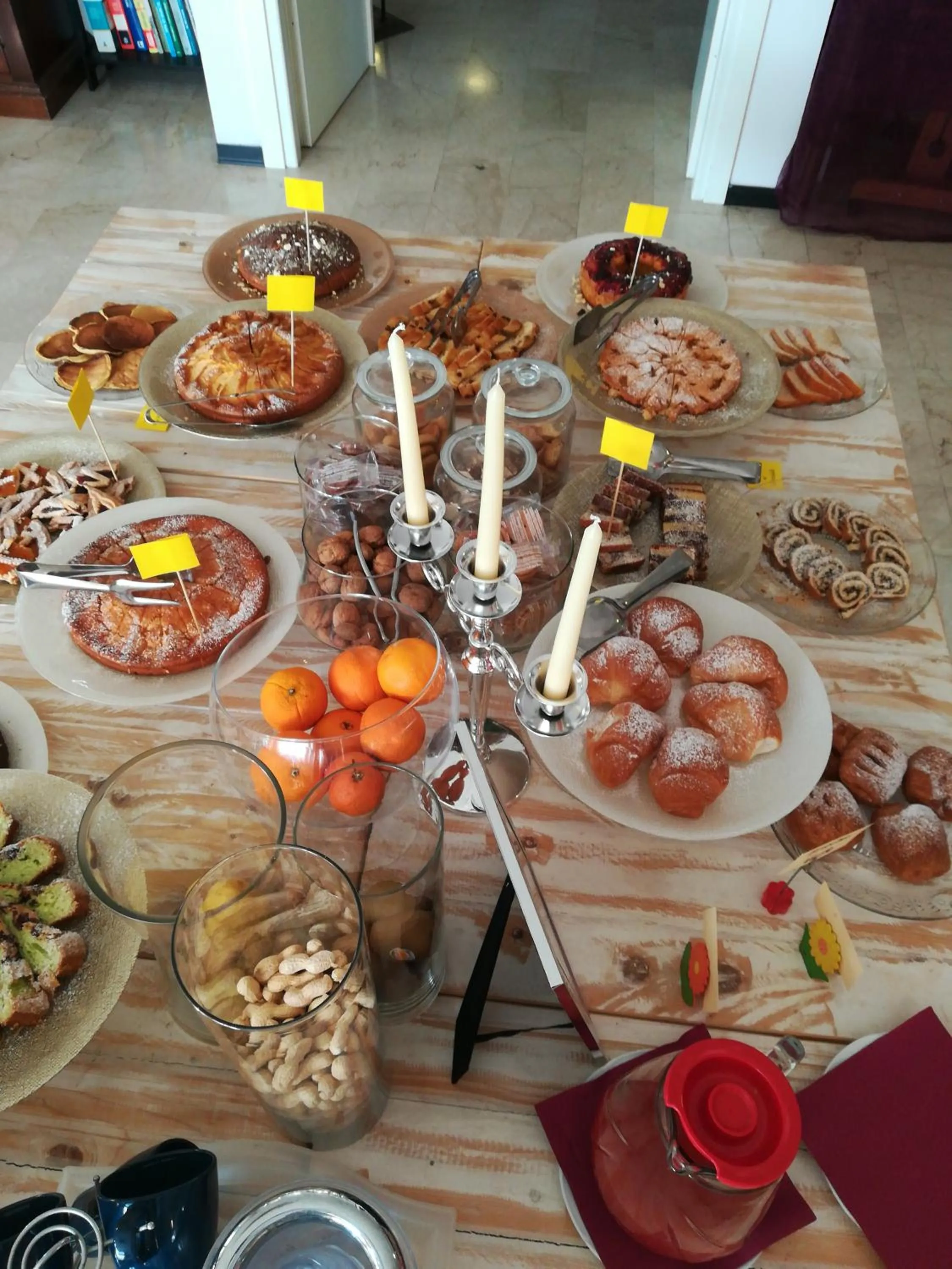 Continental breakfast in Hotel Crosal