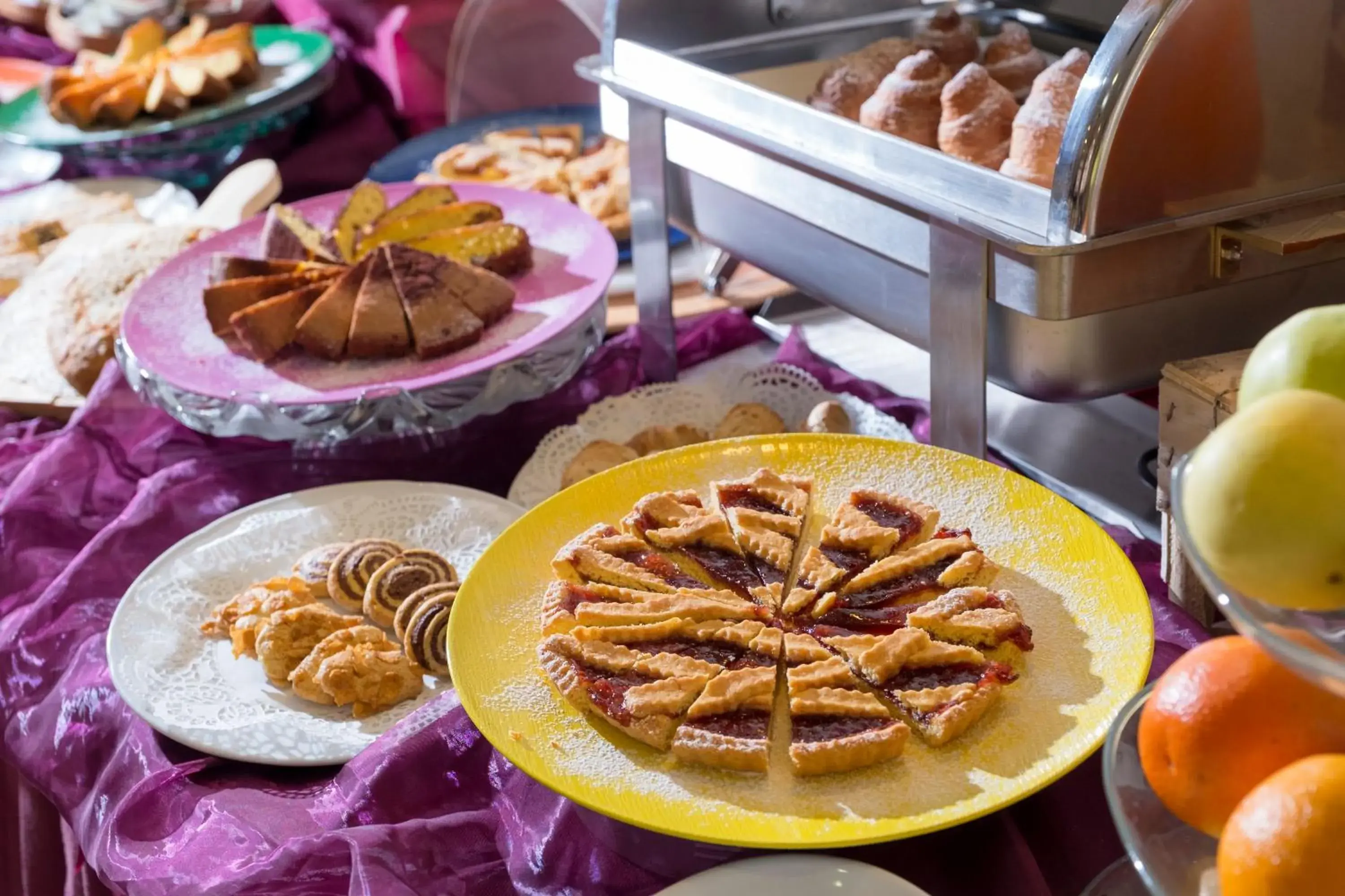 Breakfast in Hotel Crosal Breakfast in Hotel Crosal