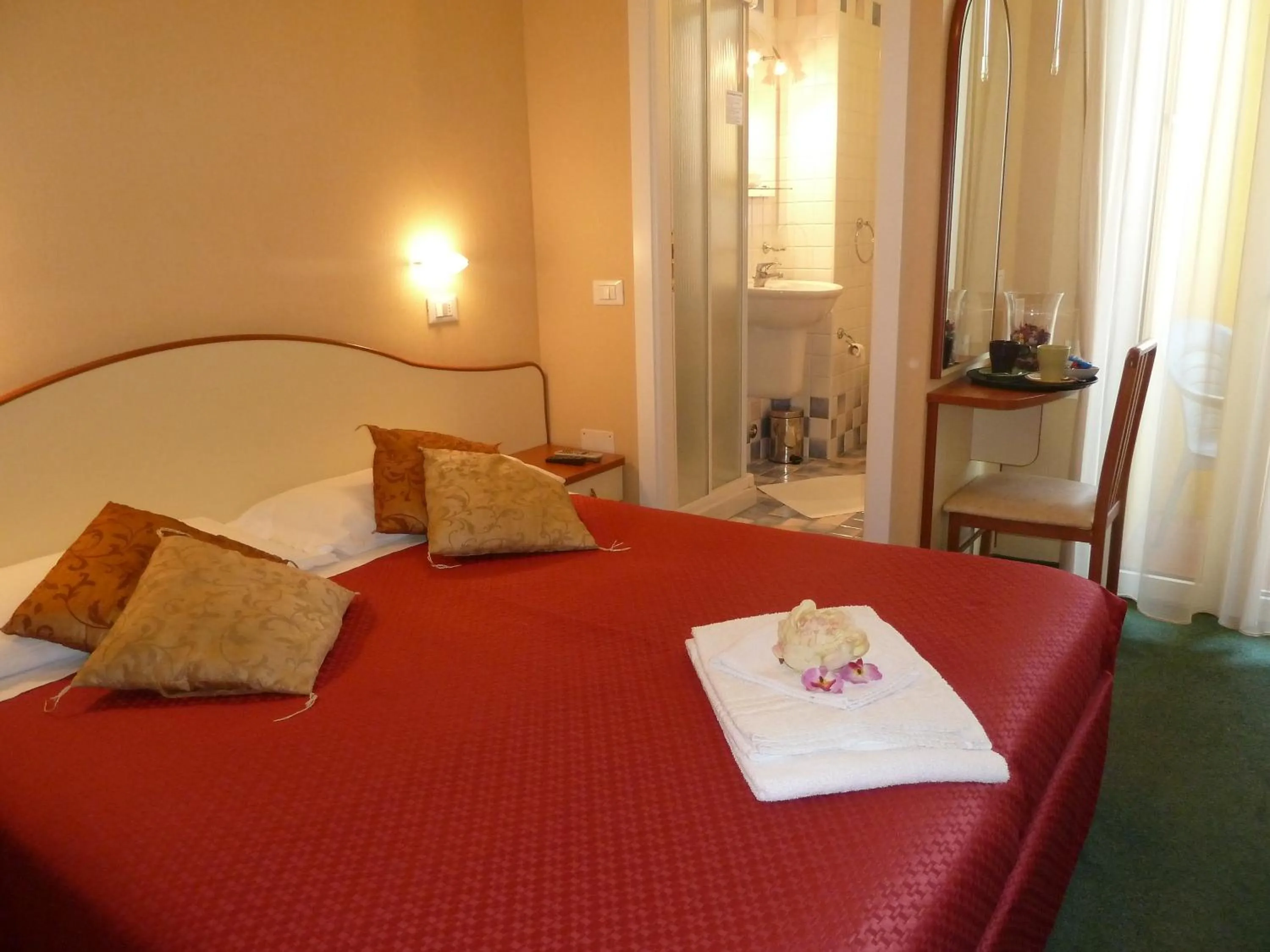 Bedroom, Bed in Hotel Crosal