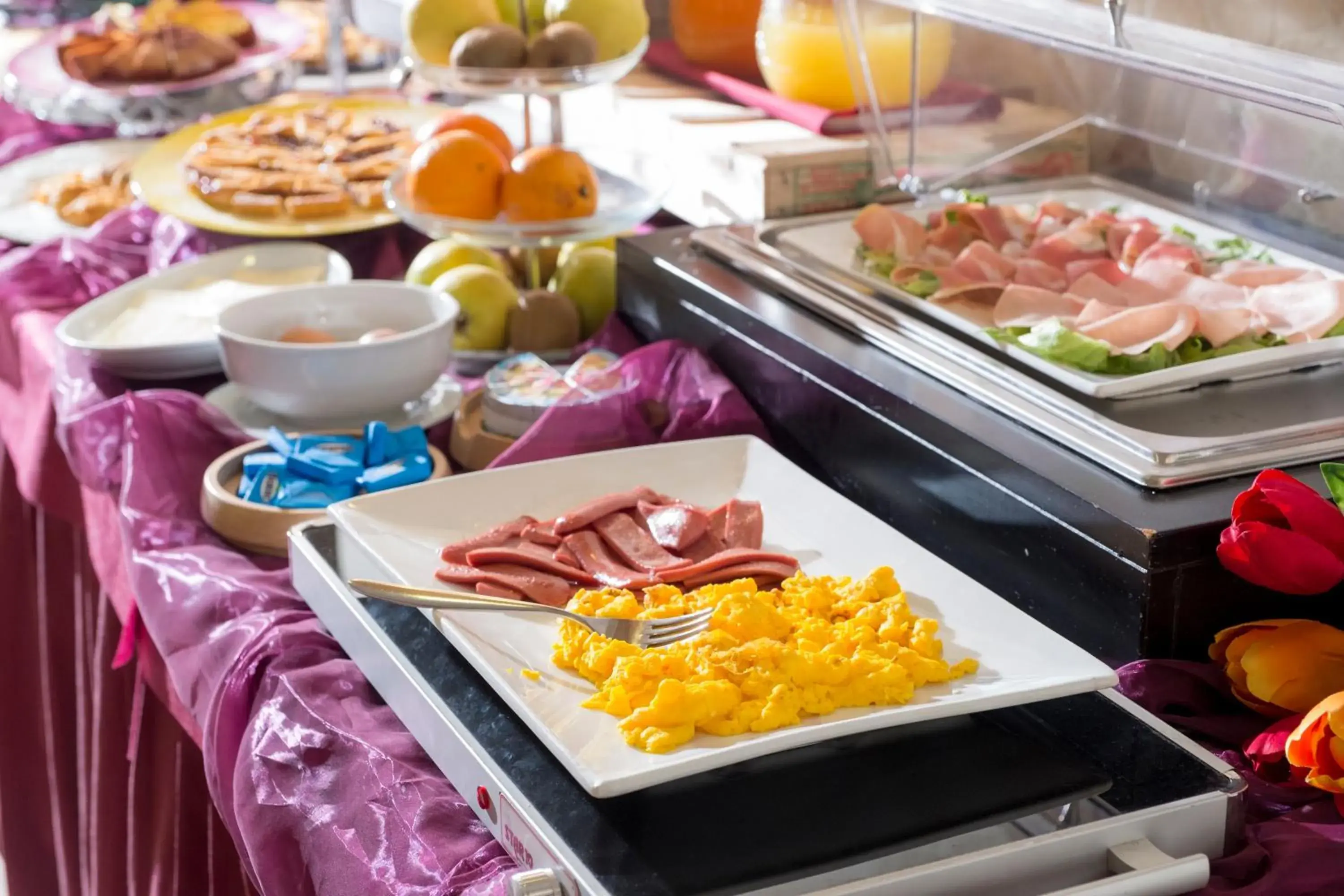 Continental breakfast in Hotel Crosal Continental breakfast in Hotel Crosal