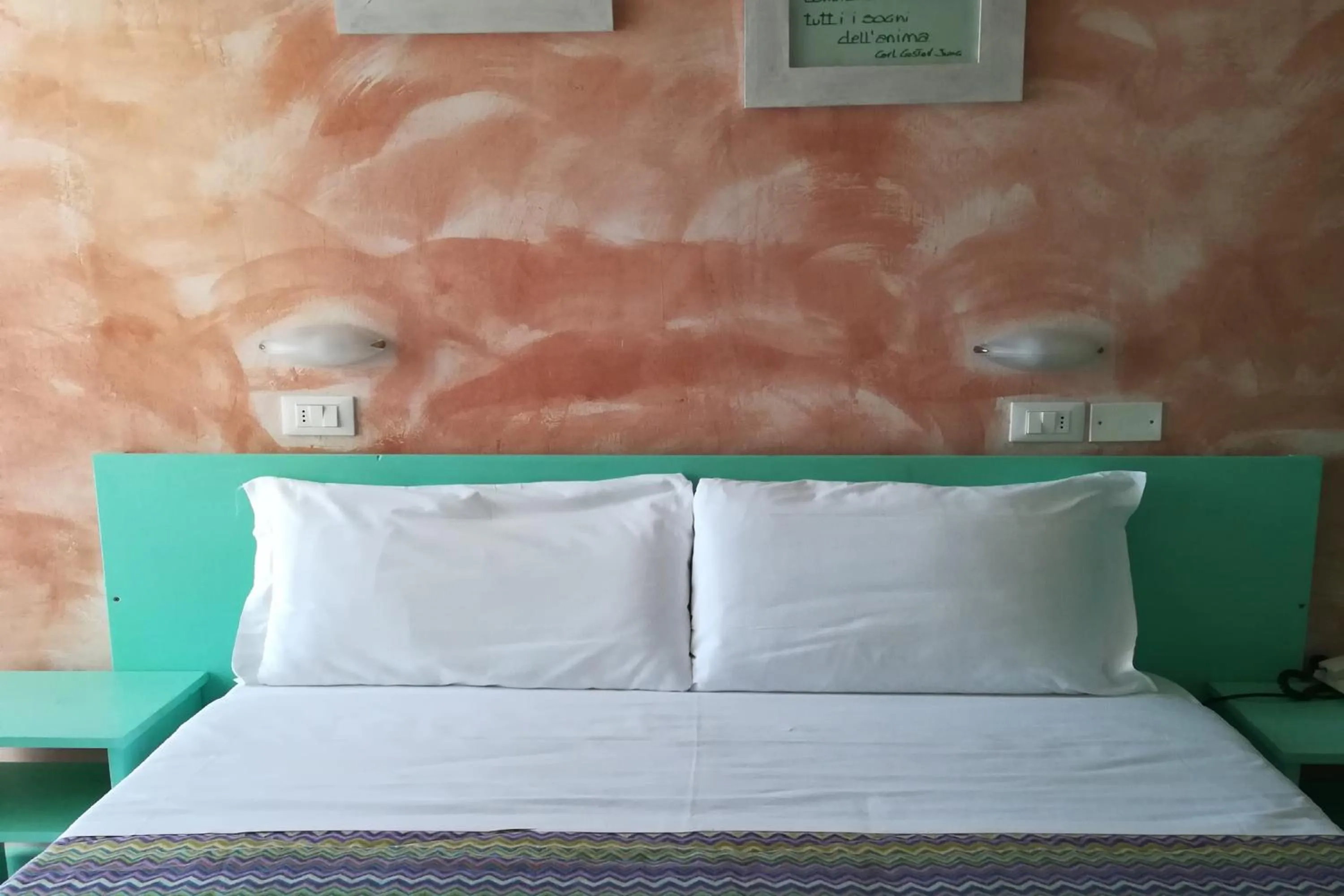 Bed in Hotel Crosal