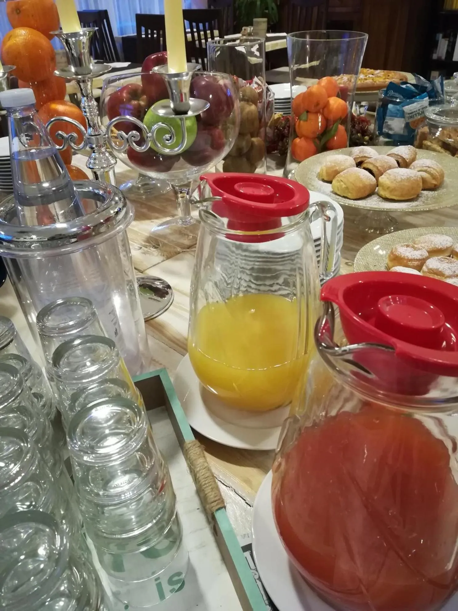 Continental breakfast in Hotel Crosal