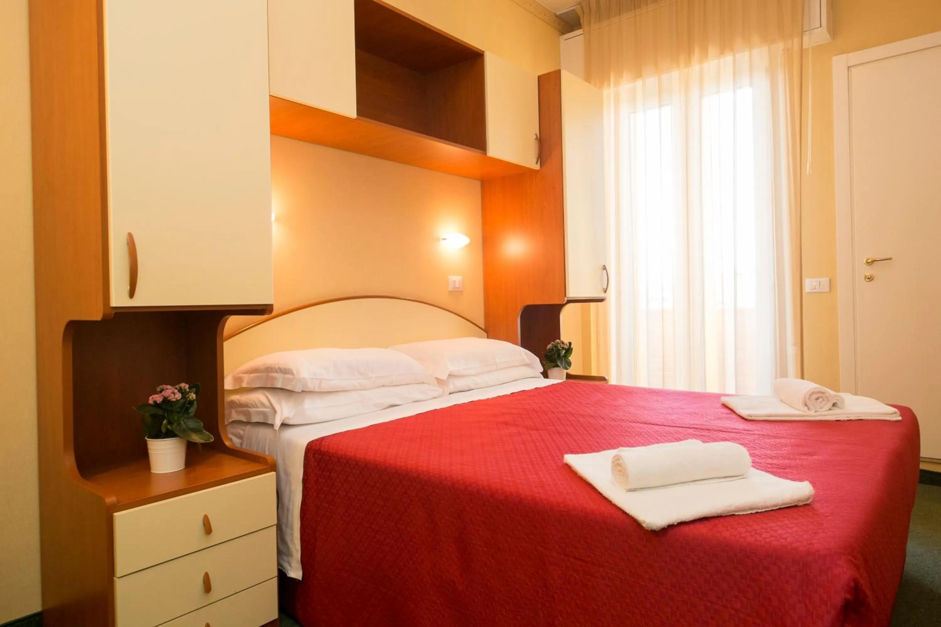 Bedroom, Bed in Hotel Crosal