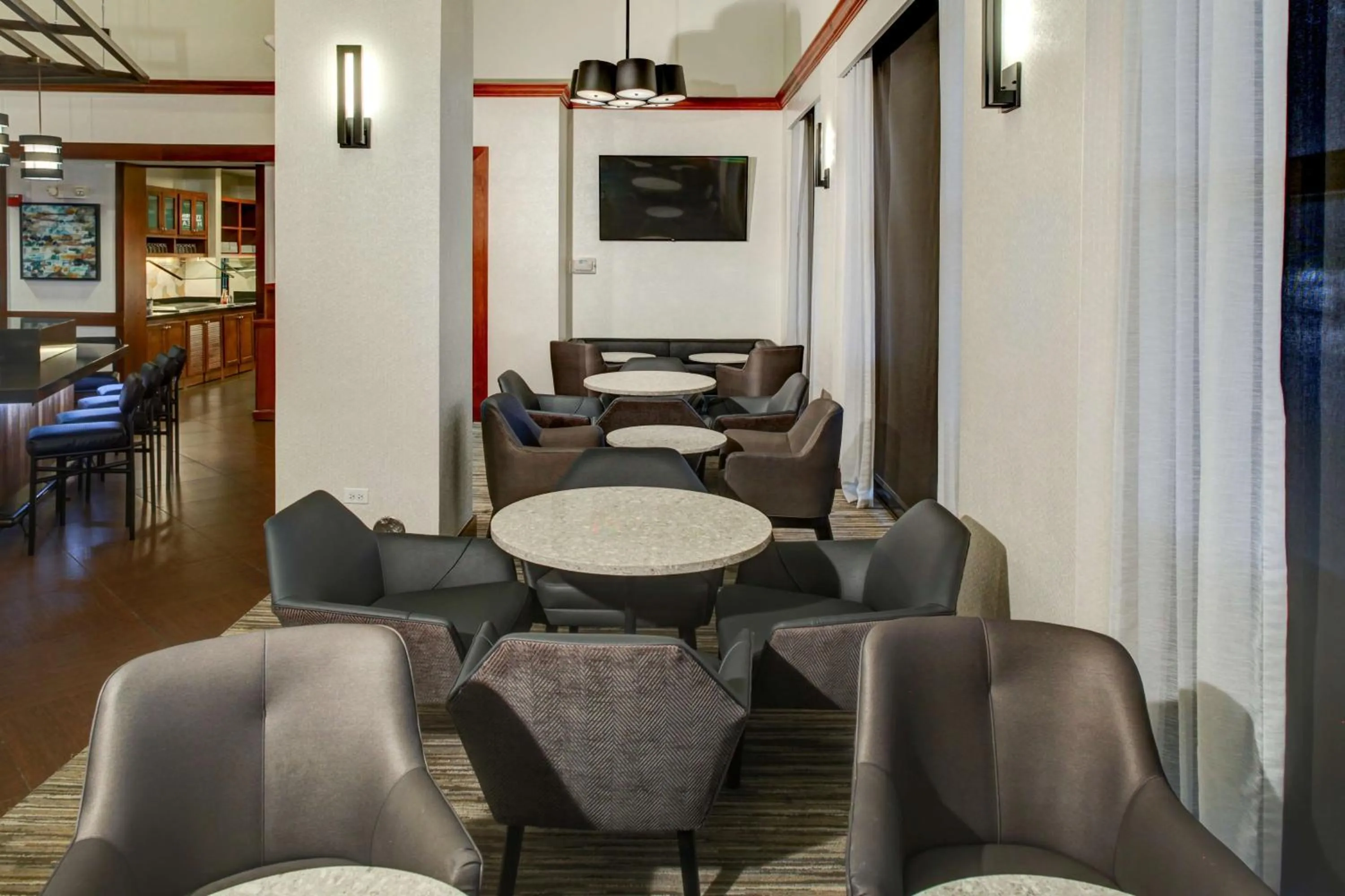 Lounge or bar in Hyatt Place Albuquerque Airport