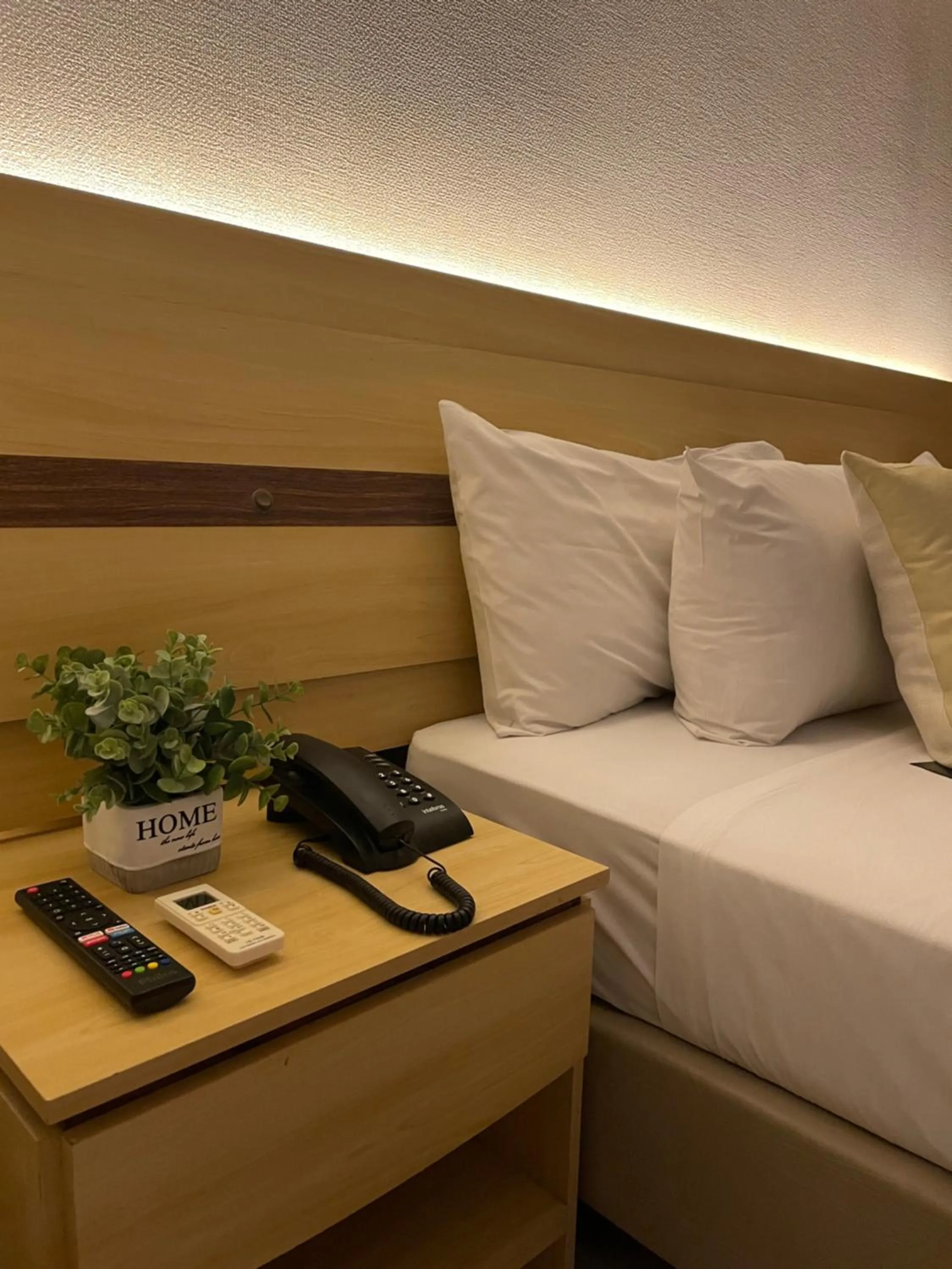 Bed in Flat PRAIA Home Experience Dante Michelini