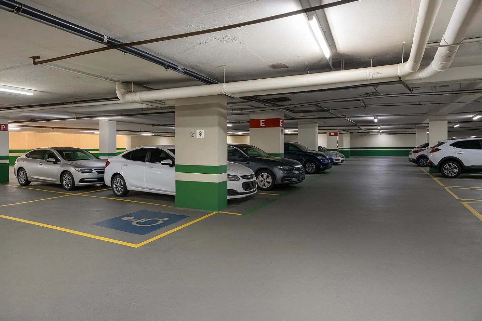Parking in Flat PRAIA Home Experience Dante Michelini