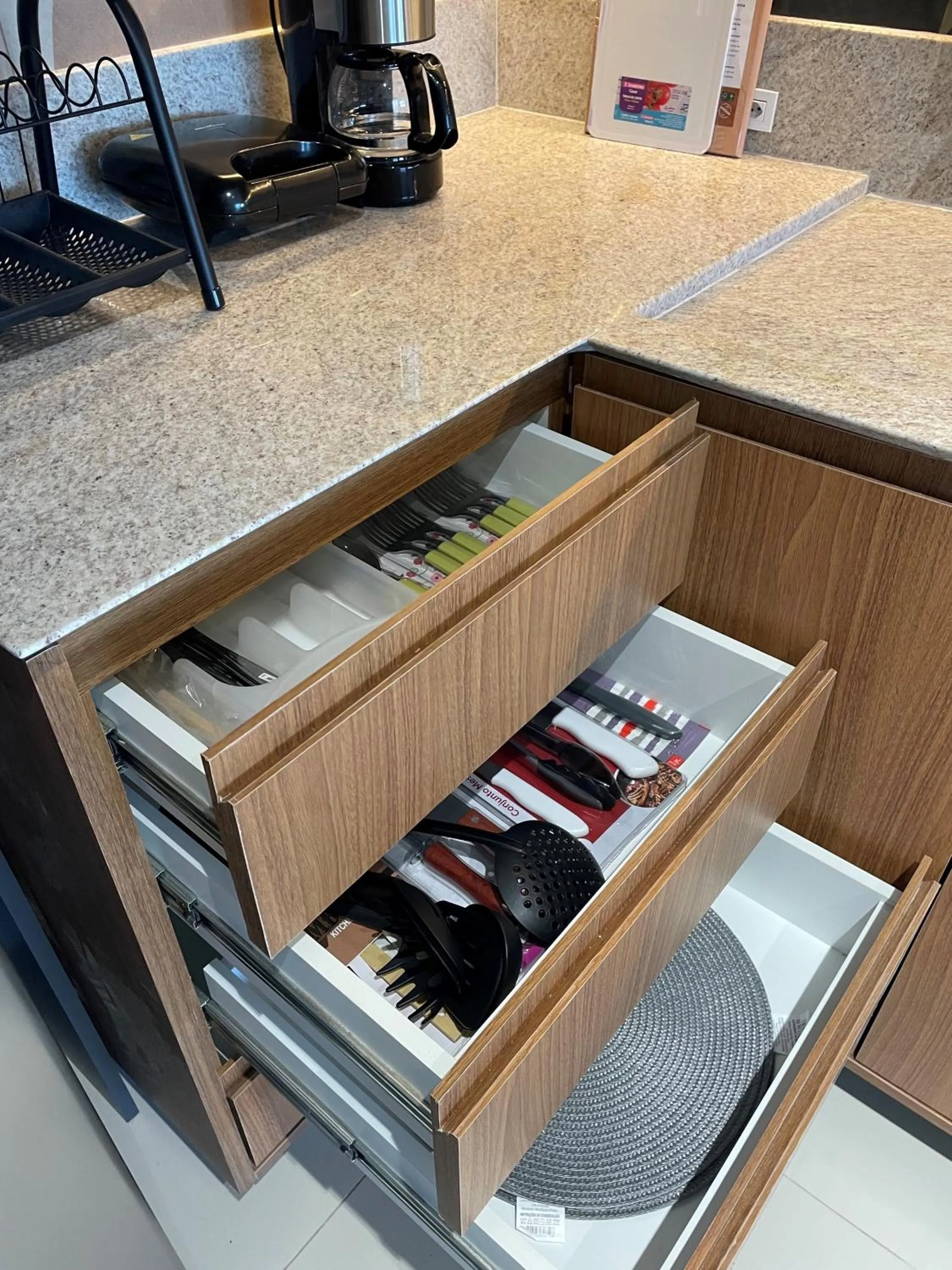 Kitchen or kitchenette in Flat PRAIA Home Experience Dante Michelini