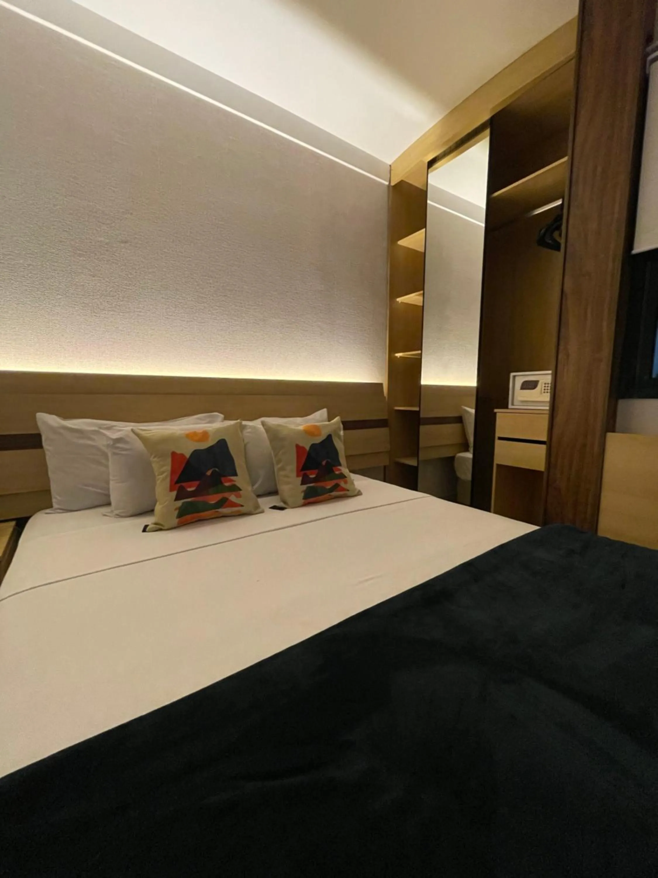Bed in Flat PRAIA Home Experience Dante Michelini