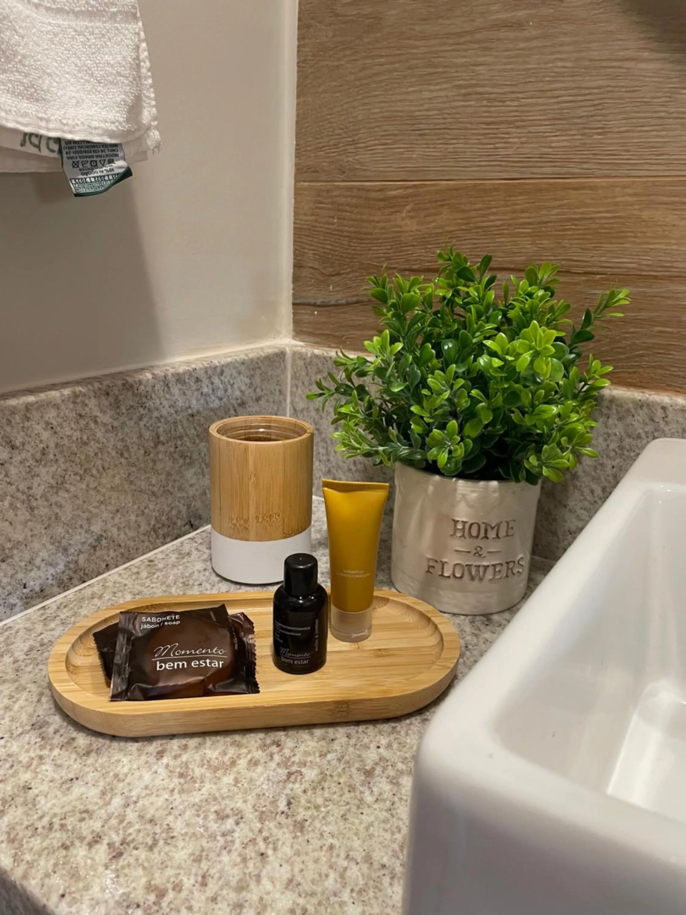 Bathroom in Flat PRAIA Home Experience Dante Michelini