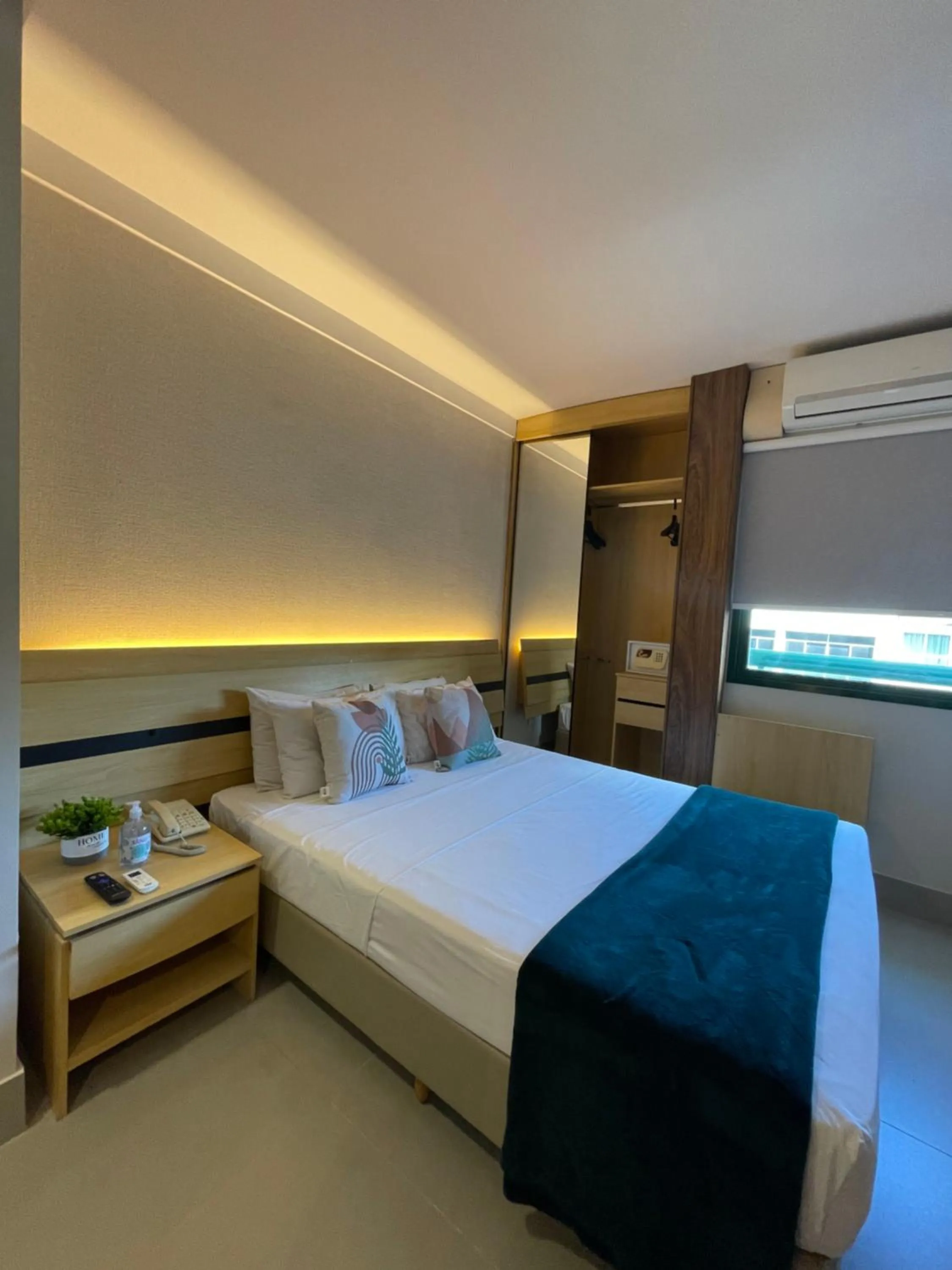 Bed in Flat PRAIA Home Experience Dante Michelini