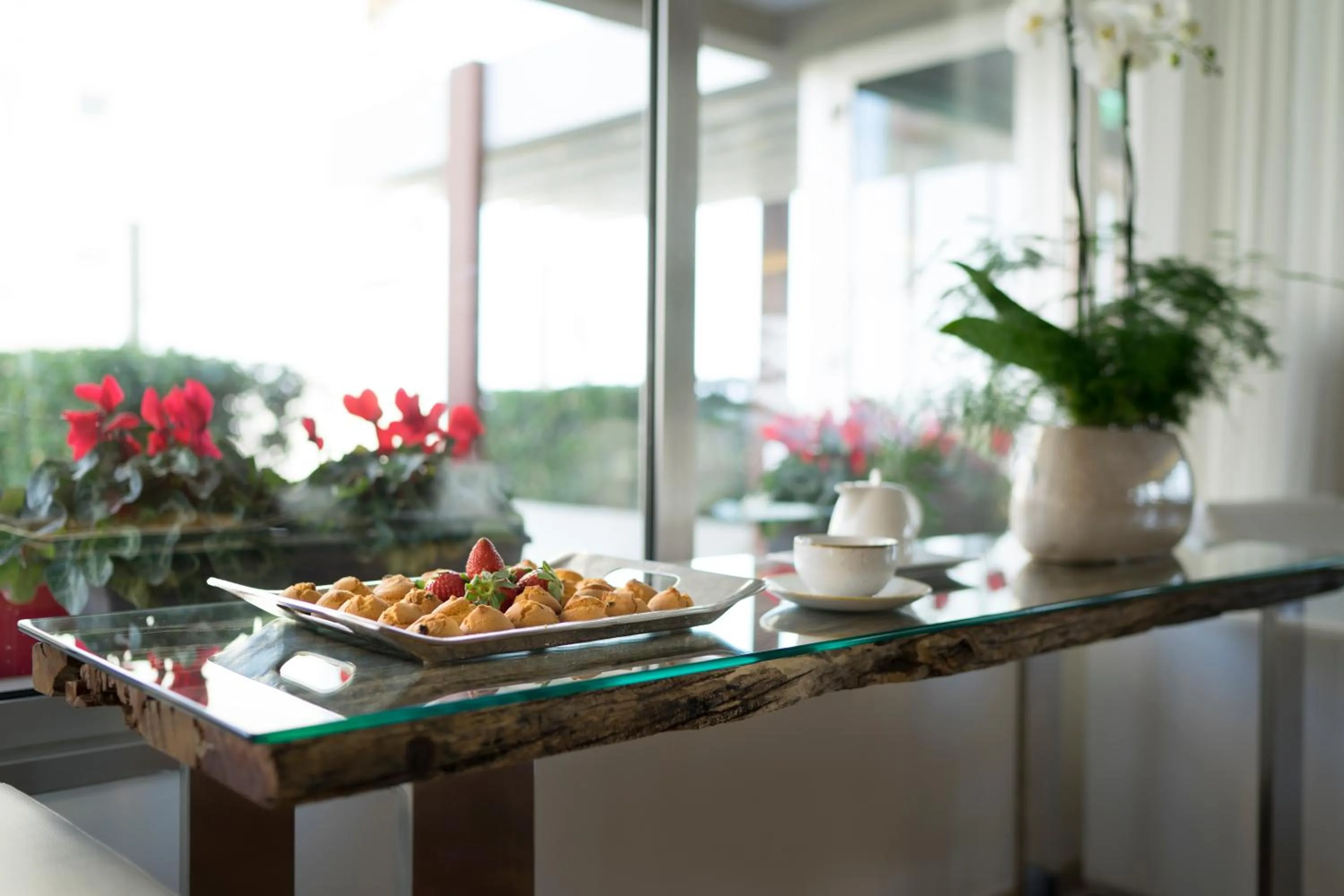 Communal lounge/ TV room in Hotel Ascot & Spa