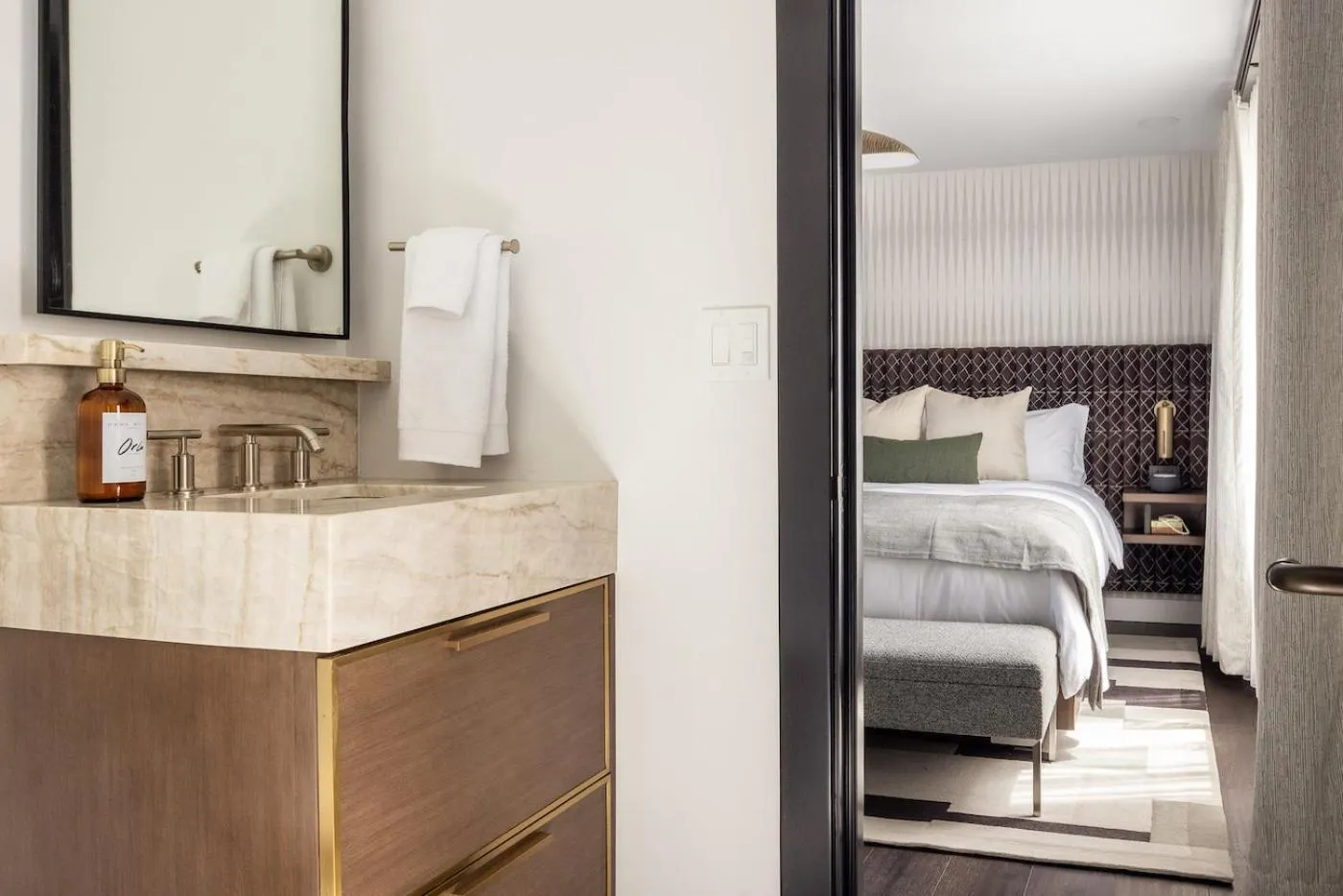 Bedroom, Bed in Orli La Jolla