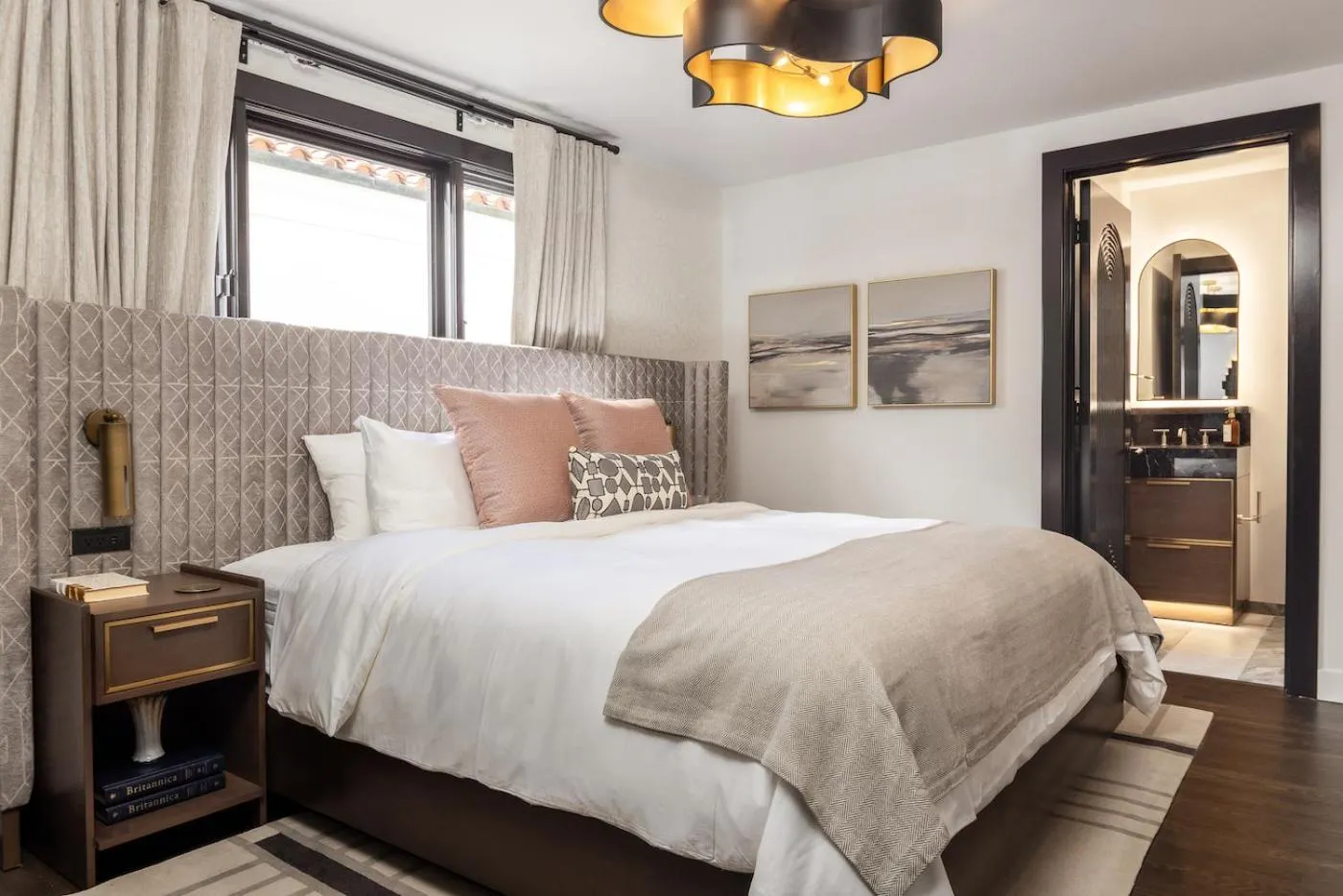 Bed in Orli La Jolla