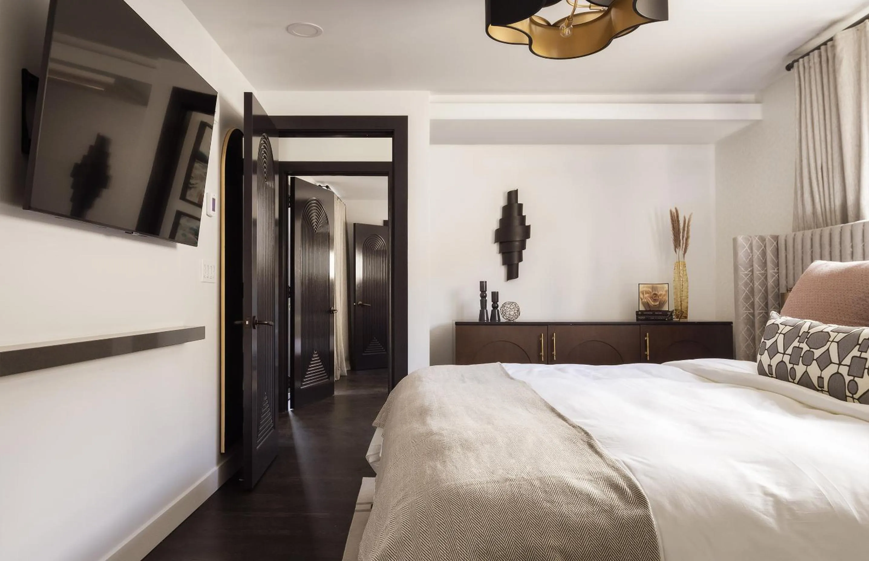 Bed in Orli La Jolla