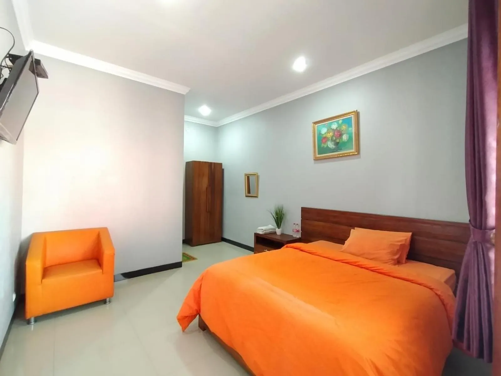 Communal lounge/ TV room, Bed in Hotel Asri Baru