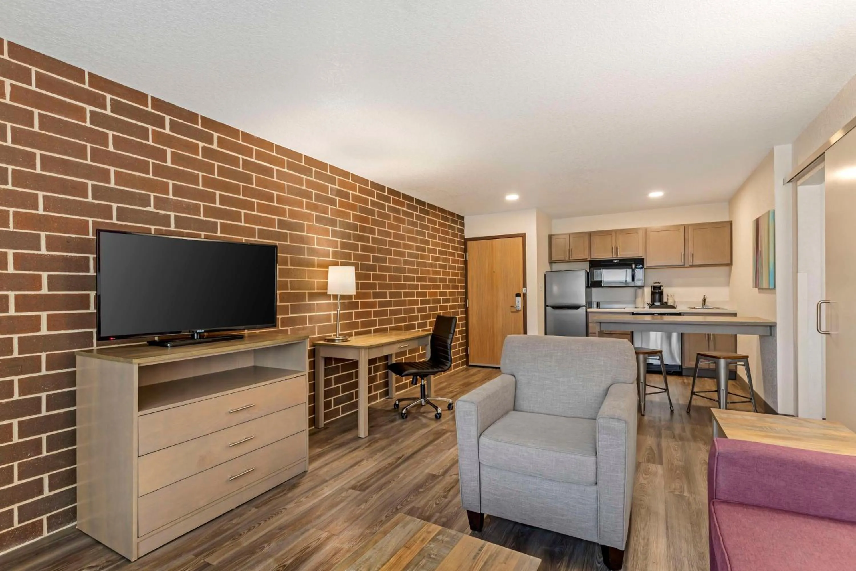 Queen Suite with Two Queen Beds in Best Western Plus Executive Residency Waterloo & Cedar Falls