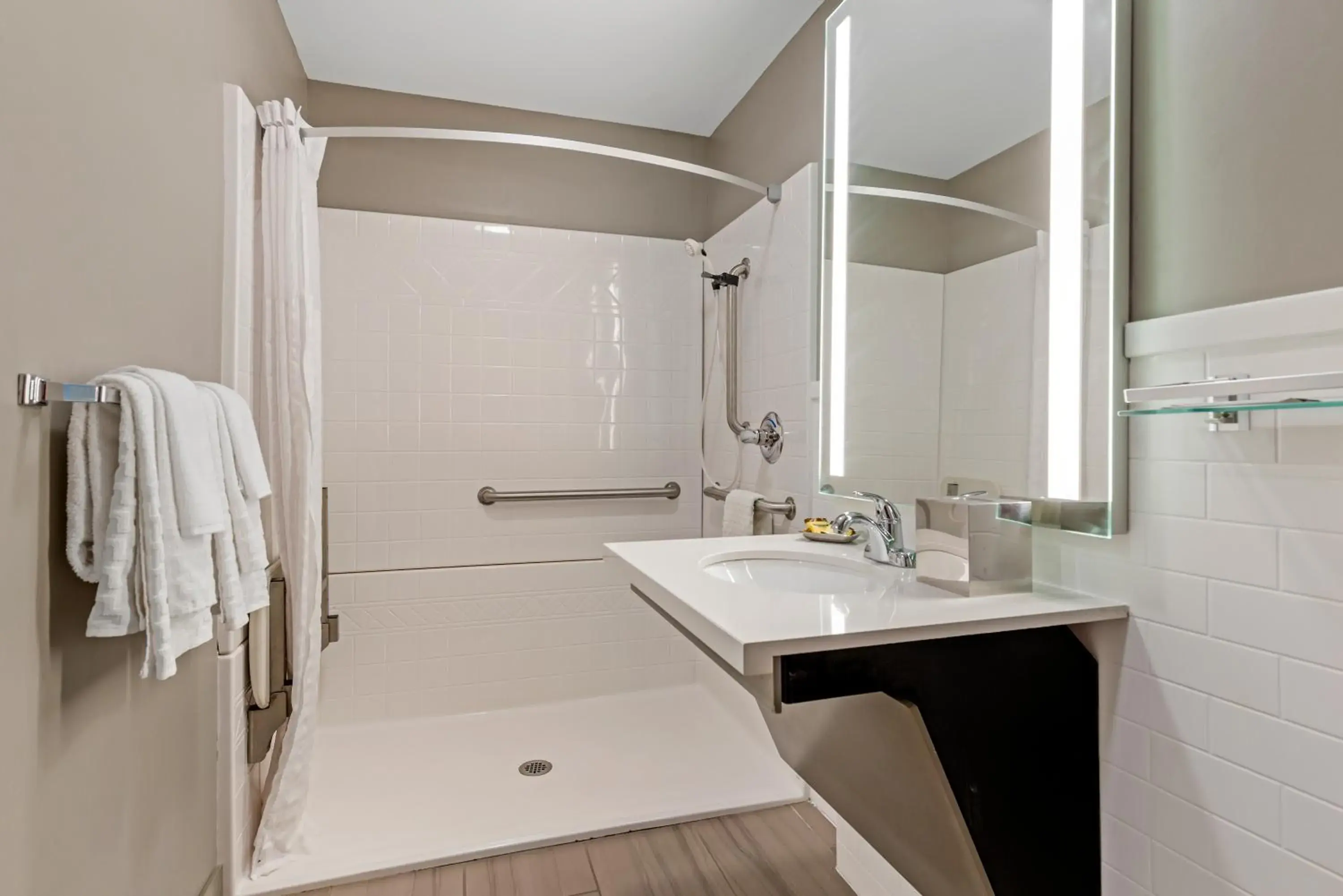 Bathroom in Best Western Plus Waterloo & Cedar Falls Bathroom in Best Western Plus Waterloo & Cedar Falls