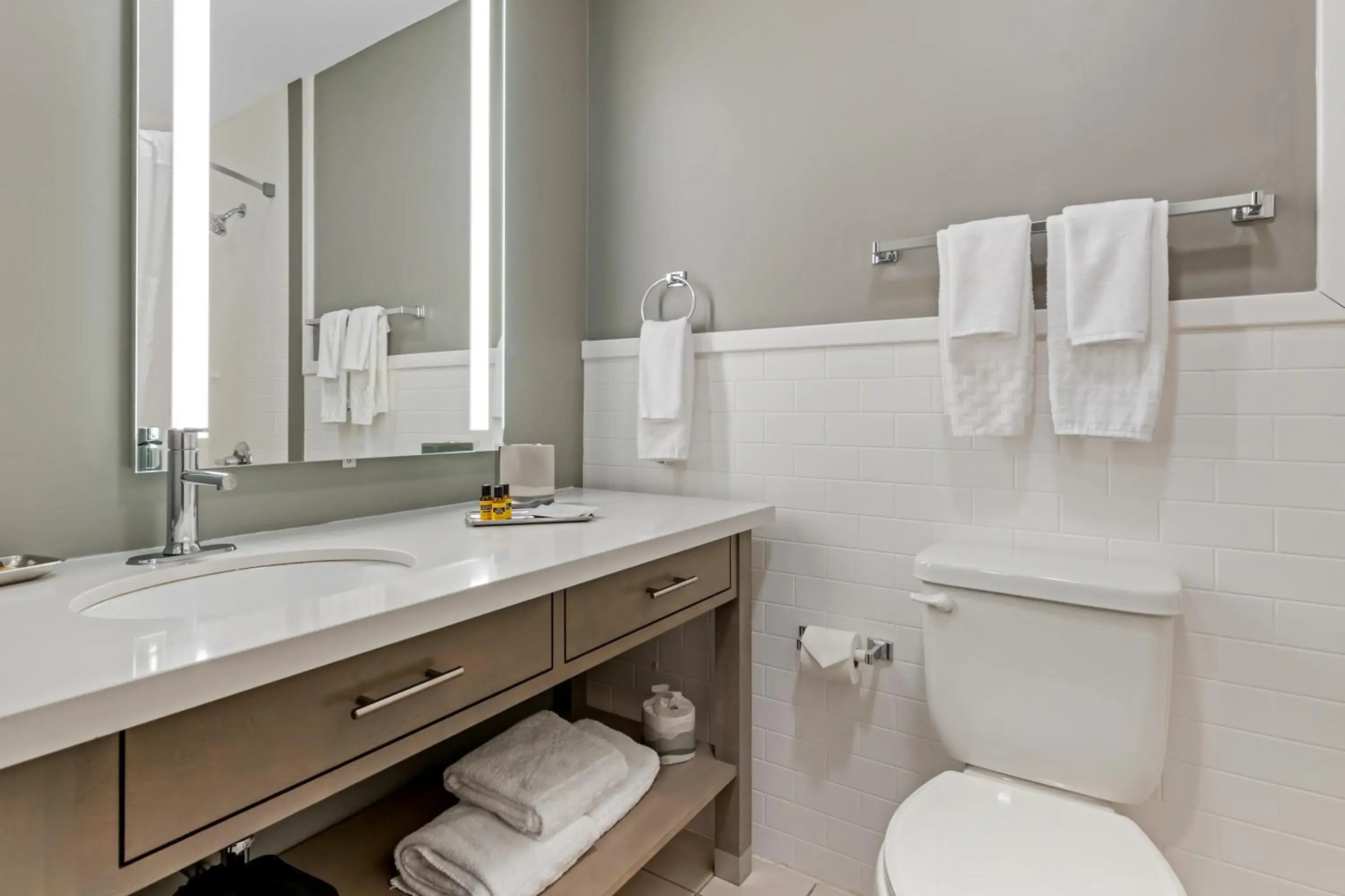 Bathroom in Best Western Plus Waterloo & Cedar Falls Bathroom in Best Western Plus Waterloo & Cedar Falls