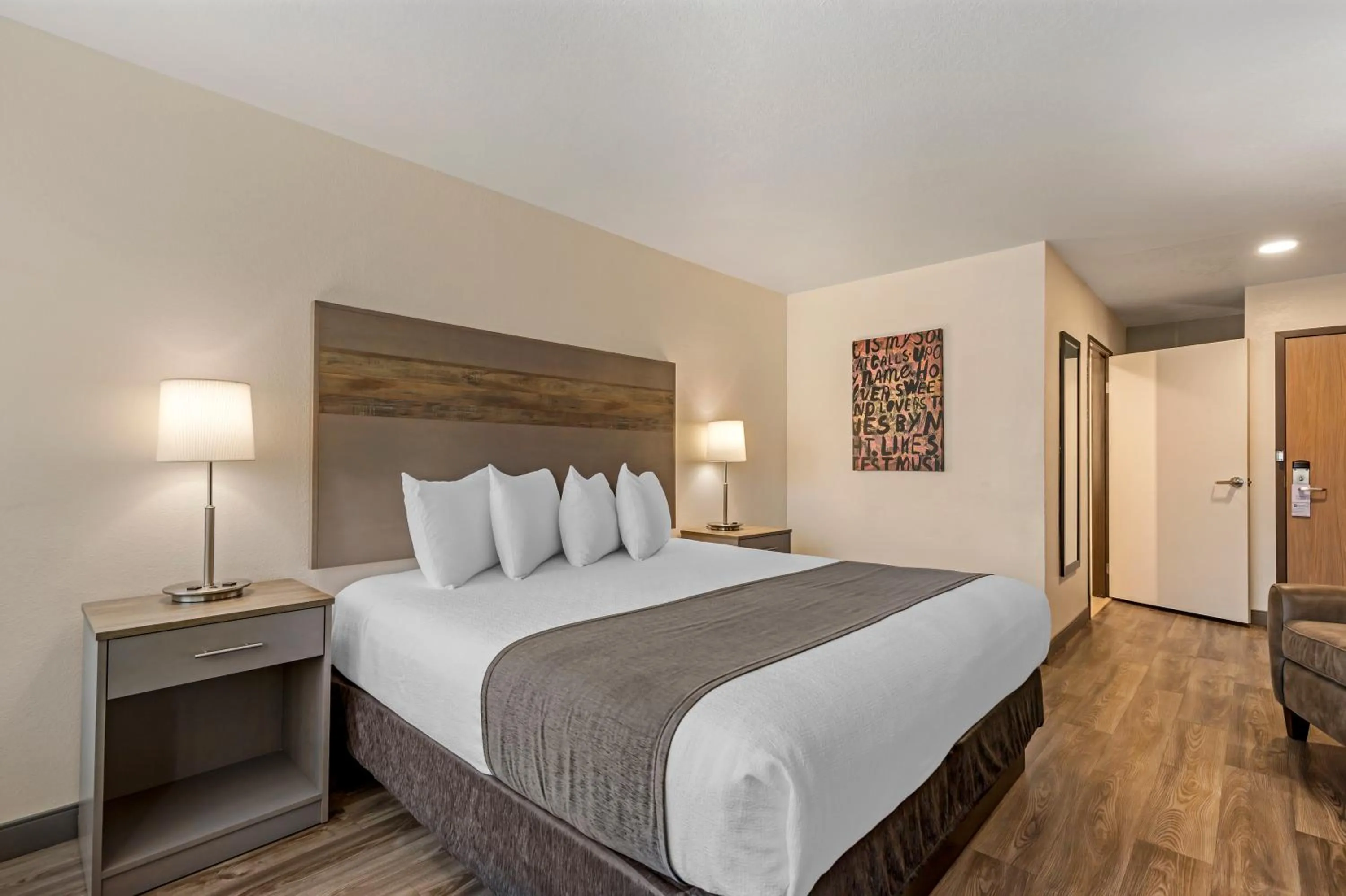 Bedroom, Bed in Best Western Plus Waterloo & Cedar Falls