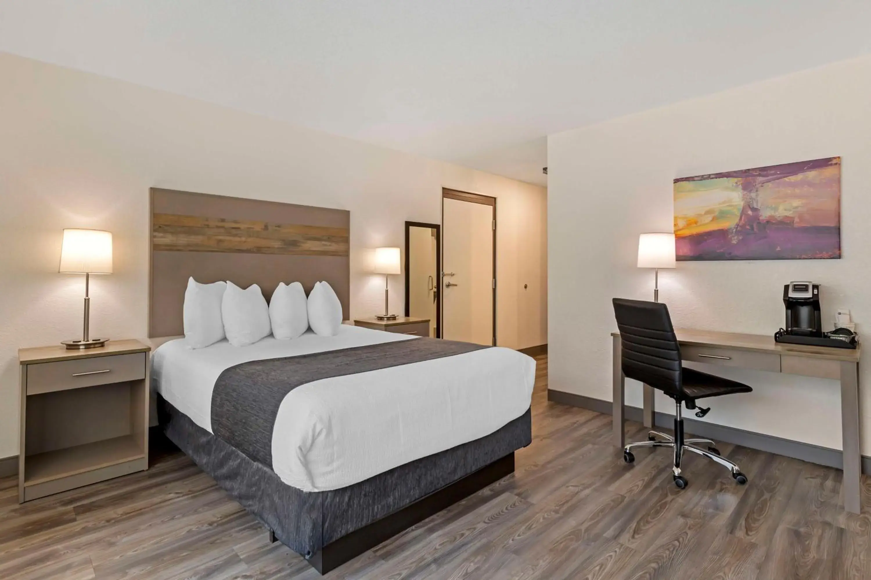 Bedroom, Bed in Best Western Plus Executive Residency Waterloo & Cedar Falls Bedroom, Bed in Best Western Plus Executive Residency Waterloo & Cedar Falls