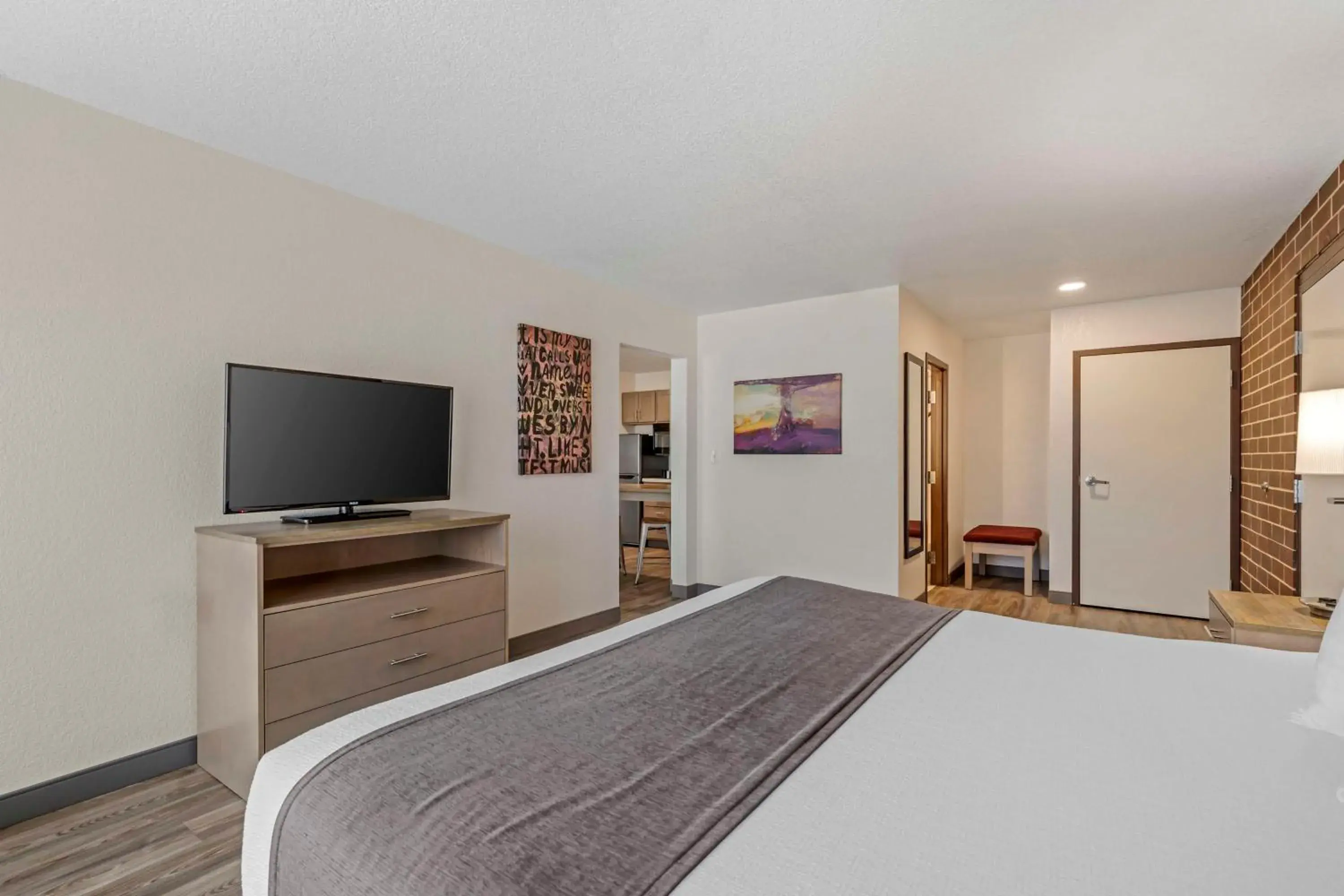 Bedroom, Bed in Best Western Plus Executive Residency Waterloo & Cedar Falls Bedroom, Bed in Best Western Plus Executive Residency Waterloo & Cedar Falls