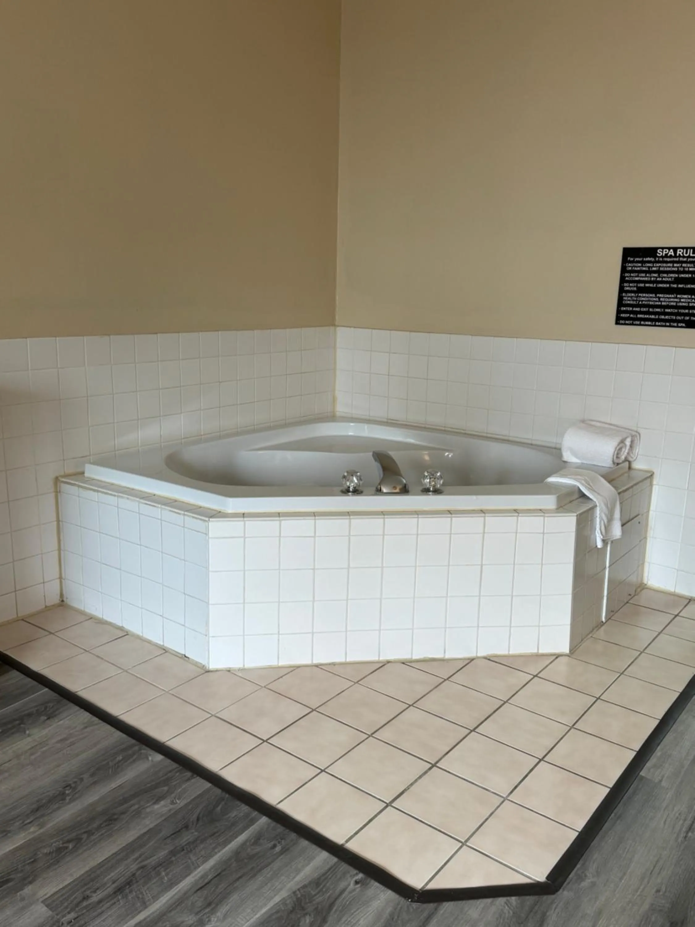 Super 8 by Wyndham Mason City