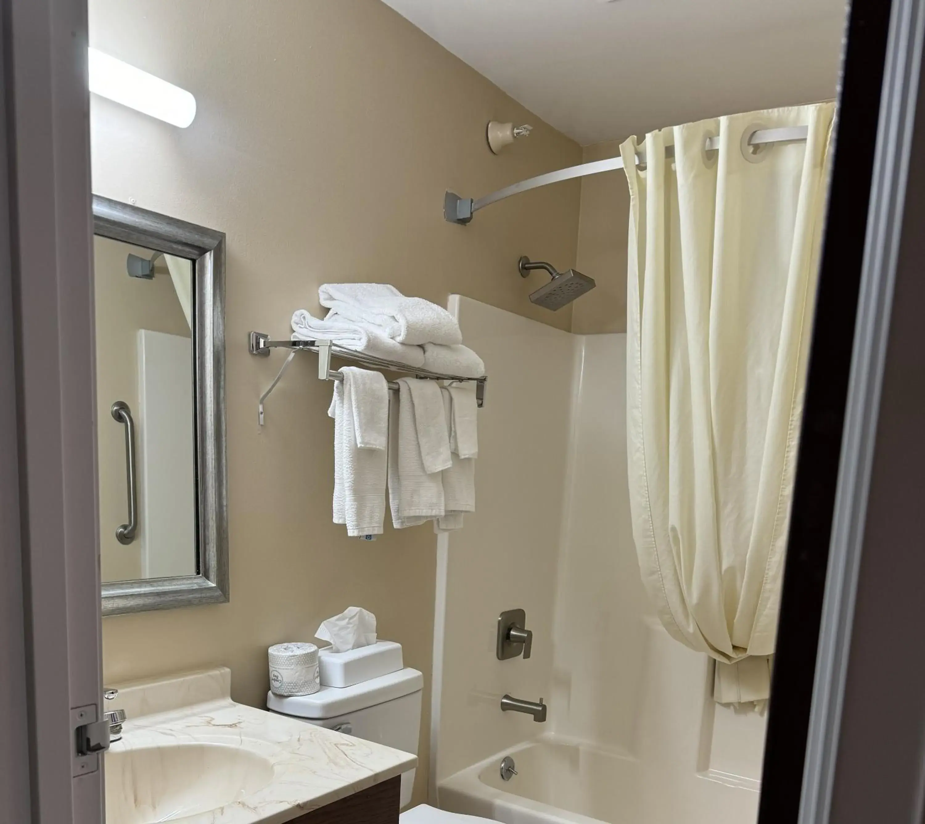 Queen Room with Two Queen Beds - Non-Smoking in Super 8 by Wyndham Mason City Queen Room with Two Queen Beds - Non-Smoking in Super 8 by Wyndham Mason City