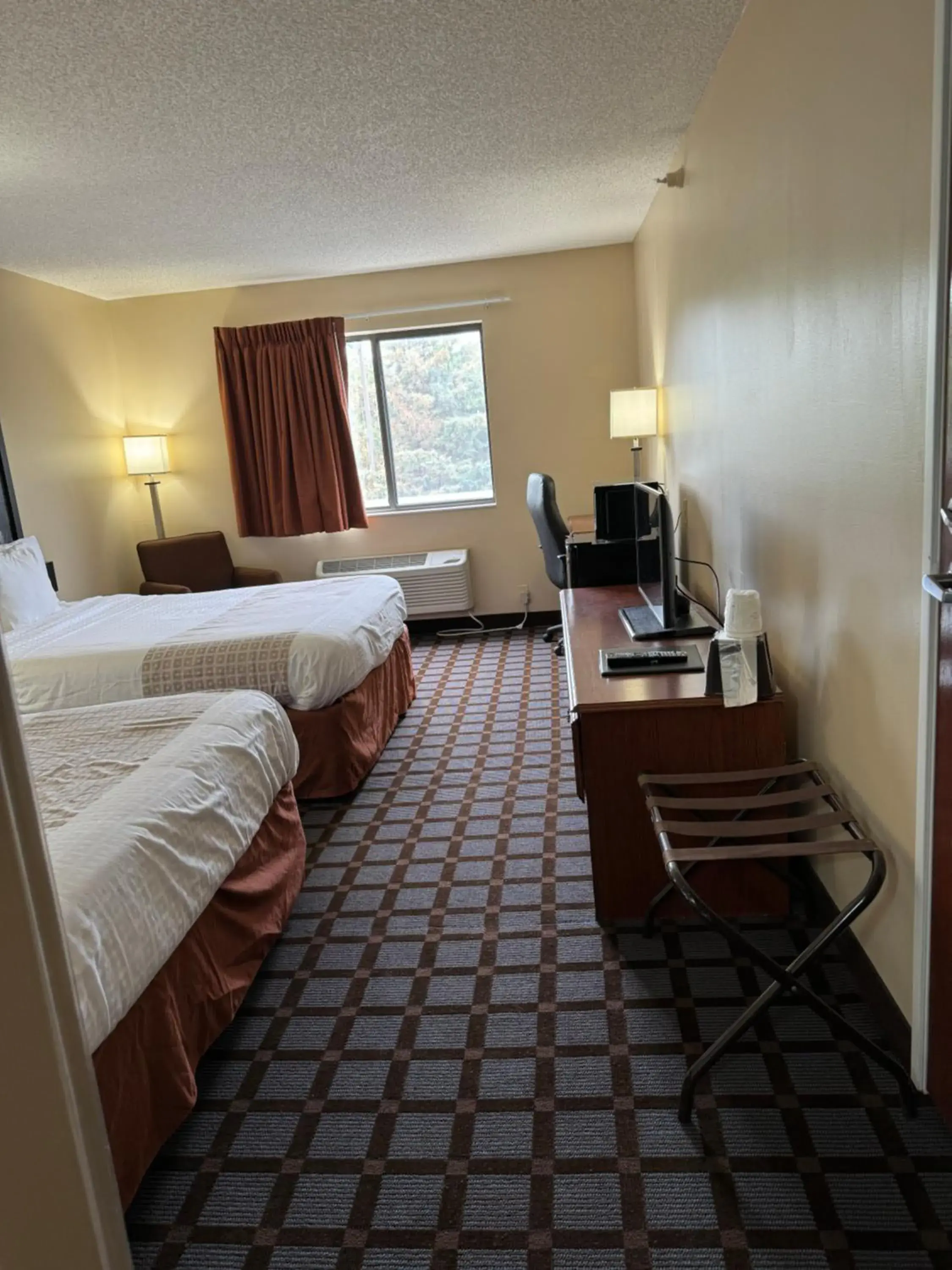 Bed in Super 8 by Wyndham Mason City Bed in Super 8 by Wyndham Mason City