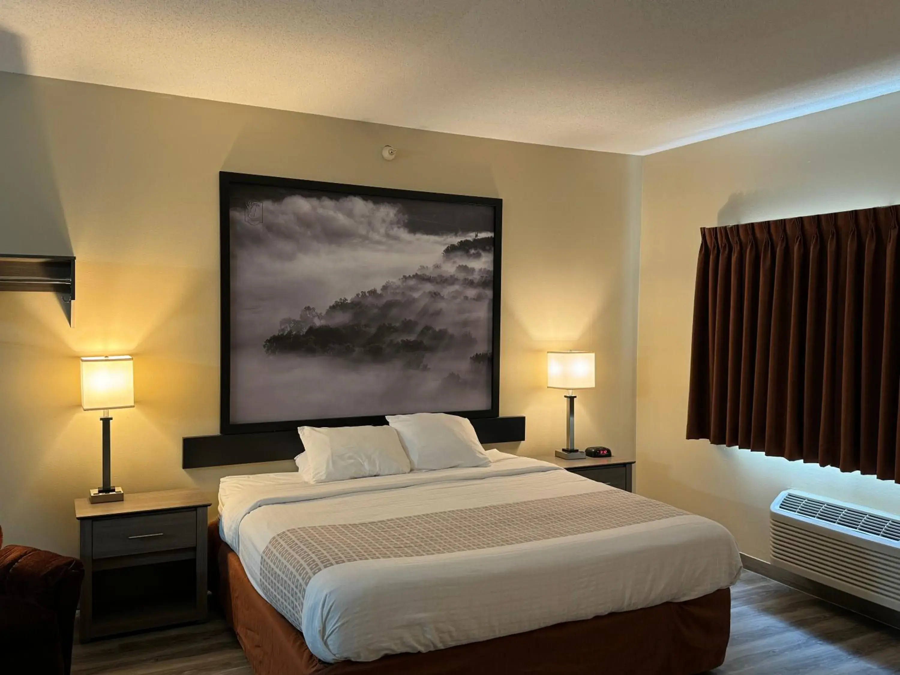 Spacious King Room - Non-Smoking in Super 8 by Wyndham Mason City Spacious King Room - Non-Smoking in Super 8 by Wyndham Mason City