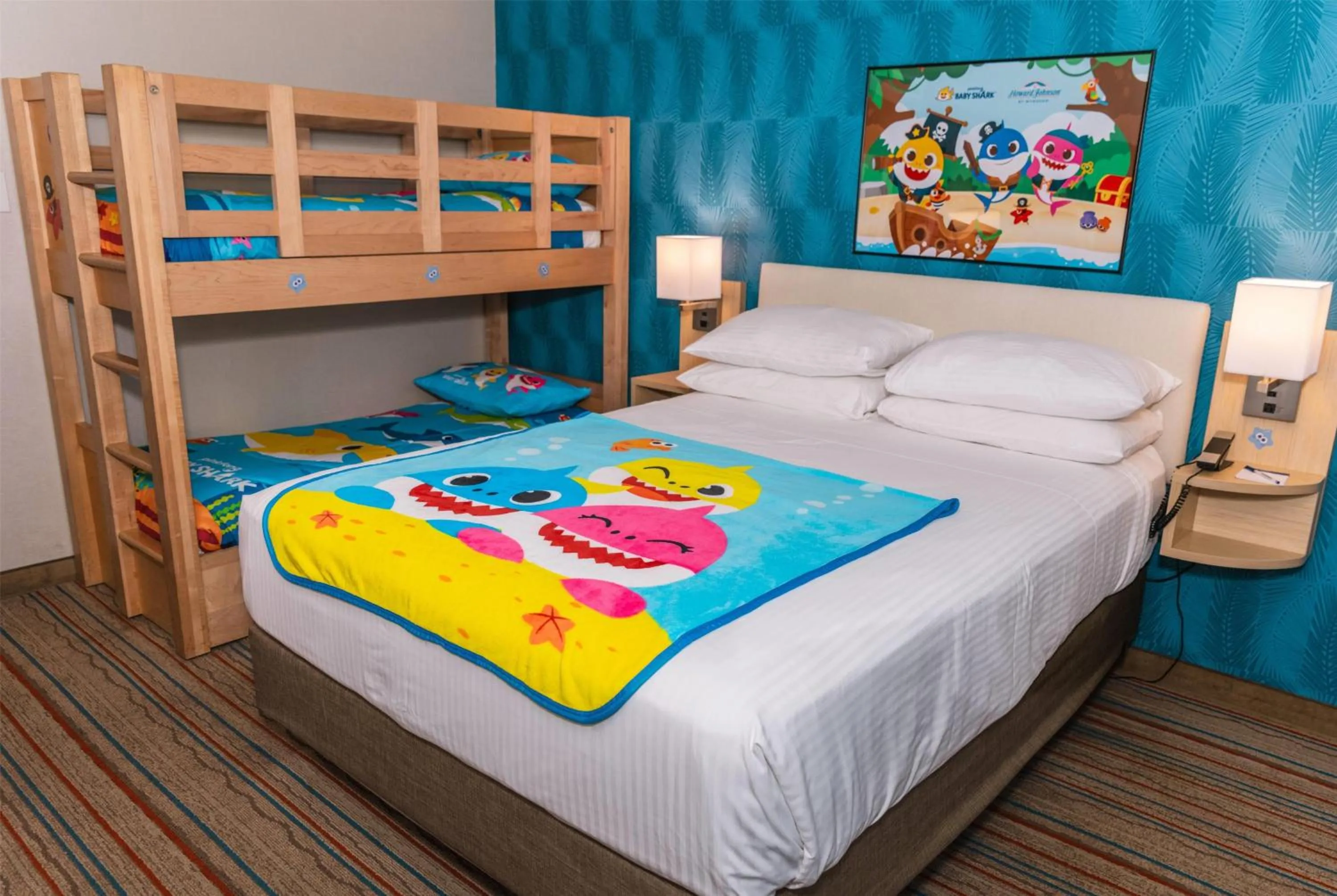 Photo of the whole room, Bed in Howard Johnson by Wyndham Anaheim Hotel and Water Playground