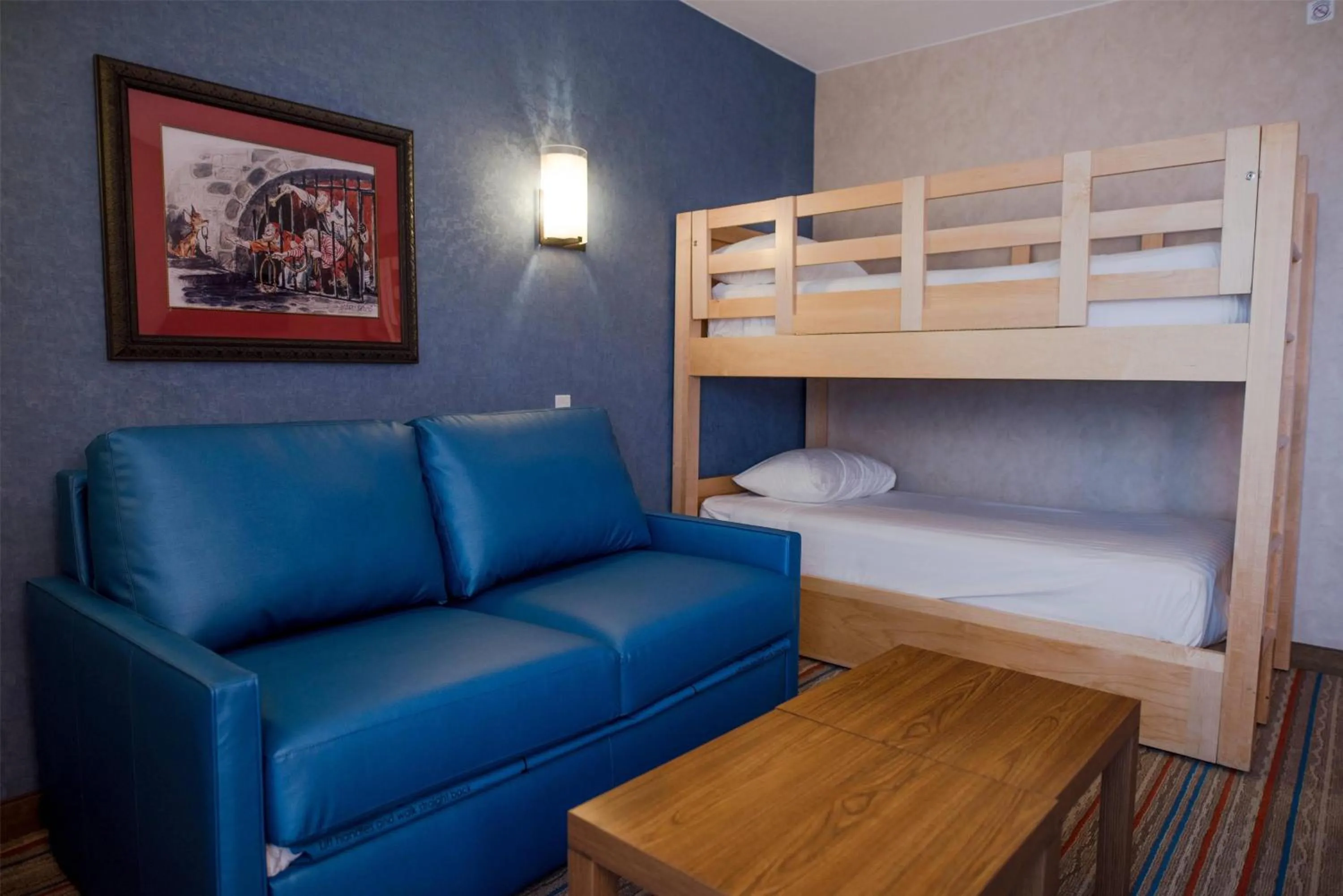 Photo of the whole room, Bed in Howard Johnson by Wyndham Anaheim Hotel and Water Playground