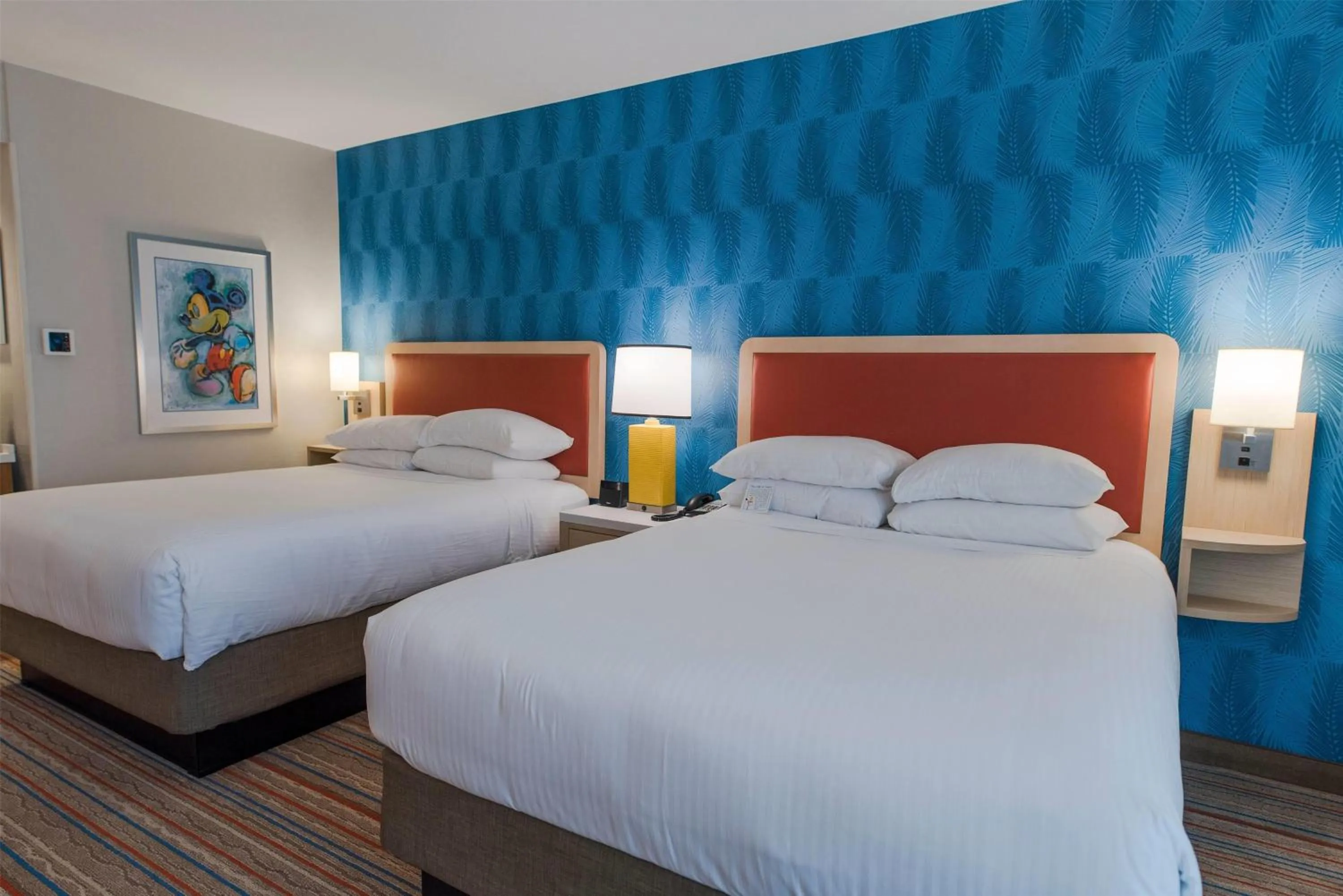 Photo of the whole room, Bed in Howard Johnson by Wyndham Anaheim Hotel and Water Playground