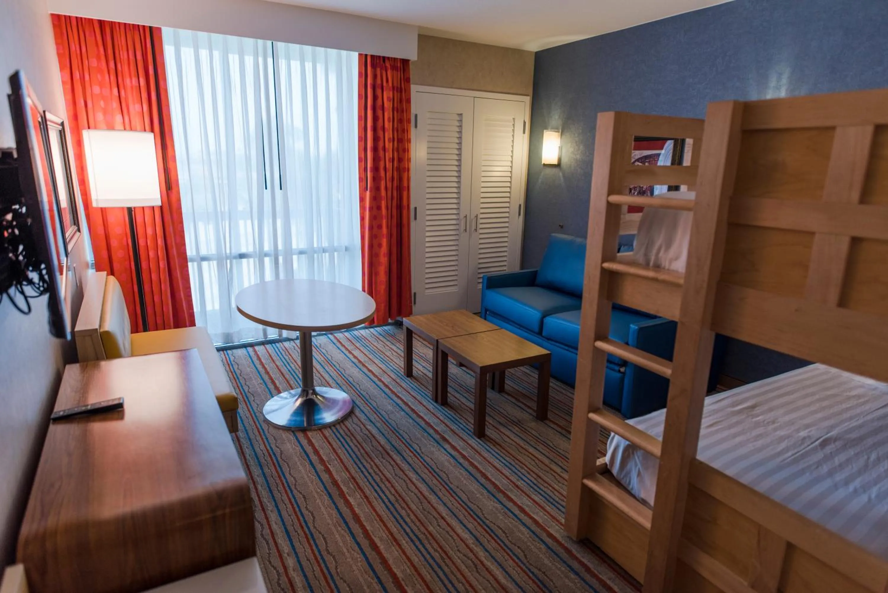 bunk bed, Bed in Howard Johnson by Wyndham Anaheim Hotel and Water Playground