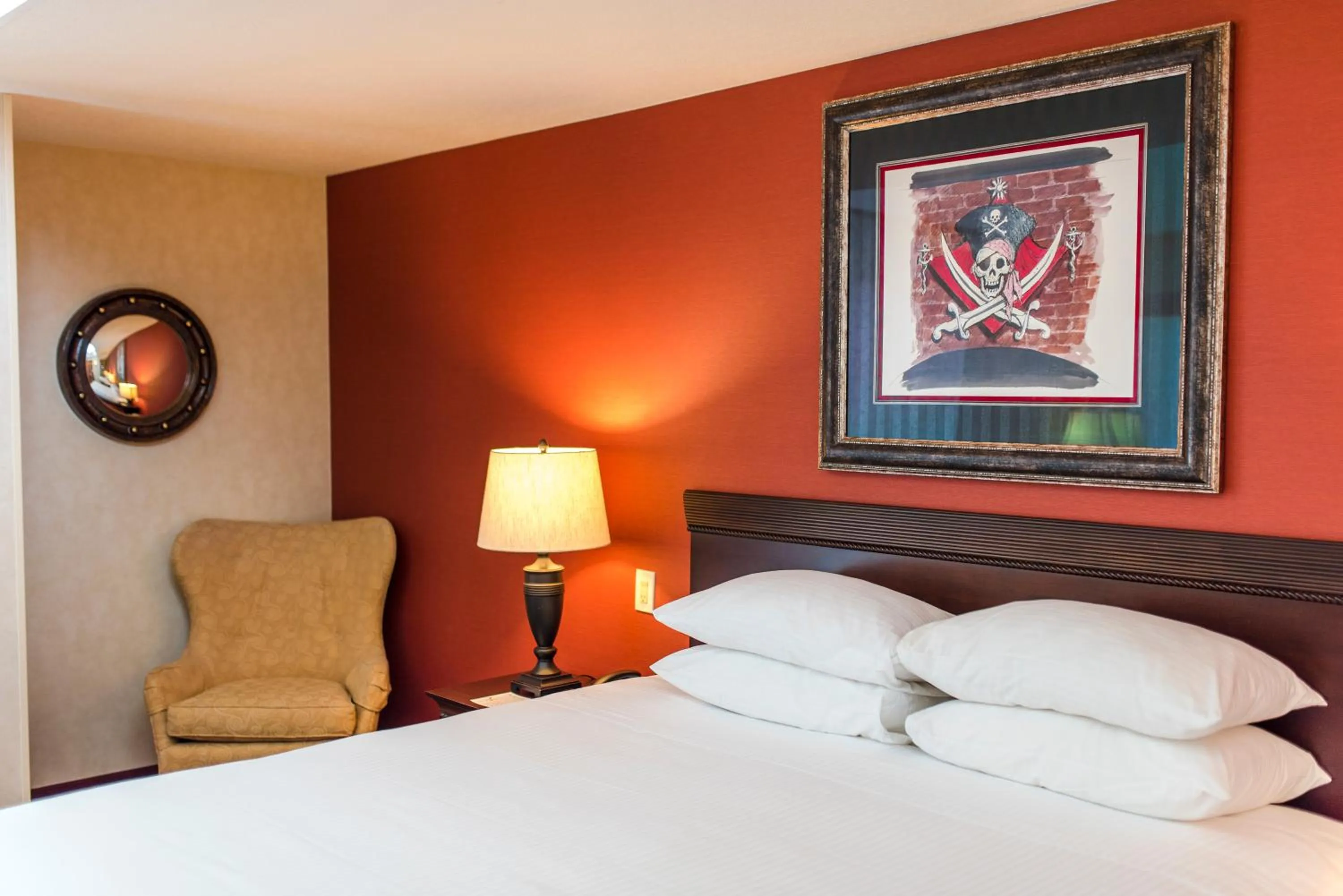 Bed in Howard Johnson by Wyndham Anaheim Hotel and Water Playground