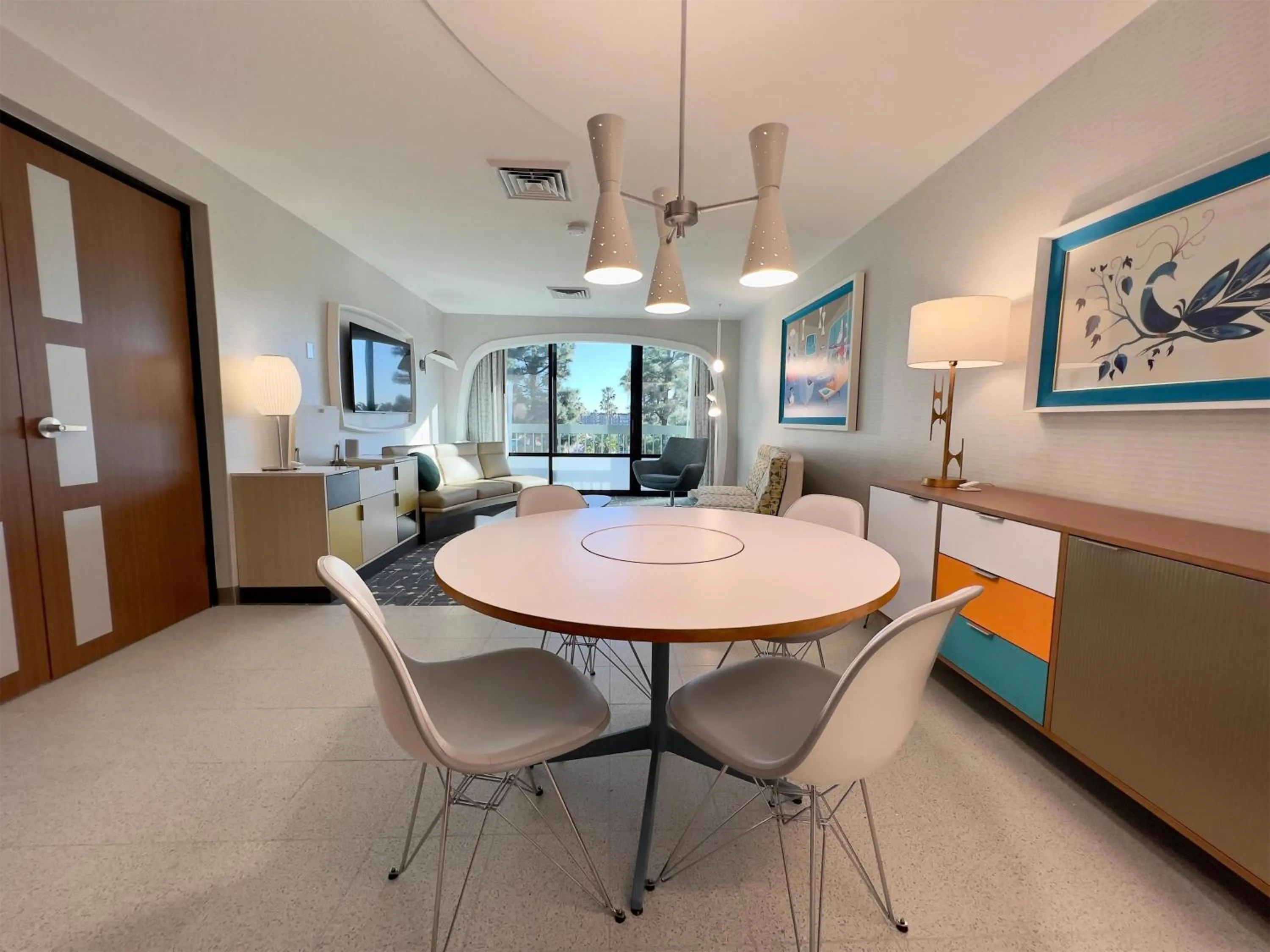 Photo of the whole room in Howard Johnson by Wyndham Anaheim Hotel and Water Playground