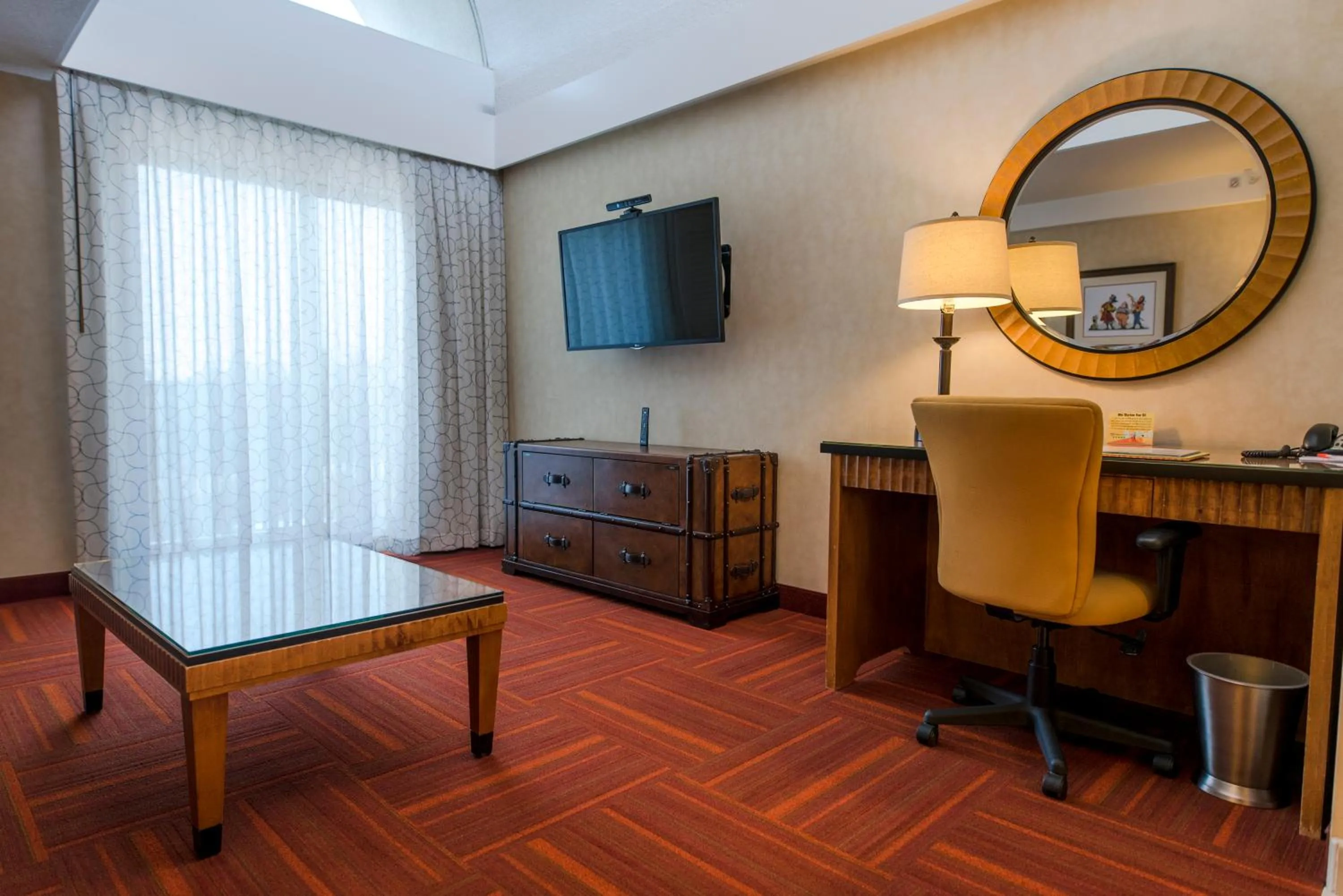 TV and multimedia in Howard Johnson by Wyndham Anaheim Hotel and Water Playground