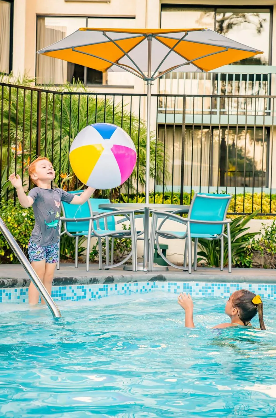 Swimming pool in Howard Johnson by Wyndham Anaheim Hotel and Water Playground