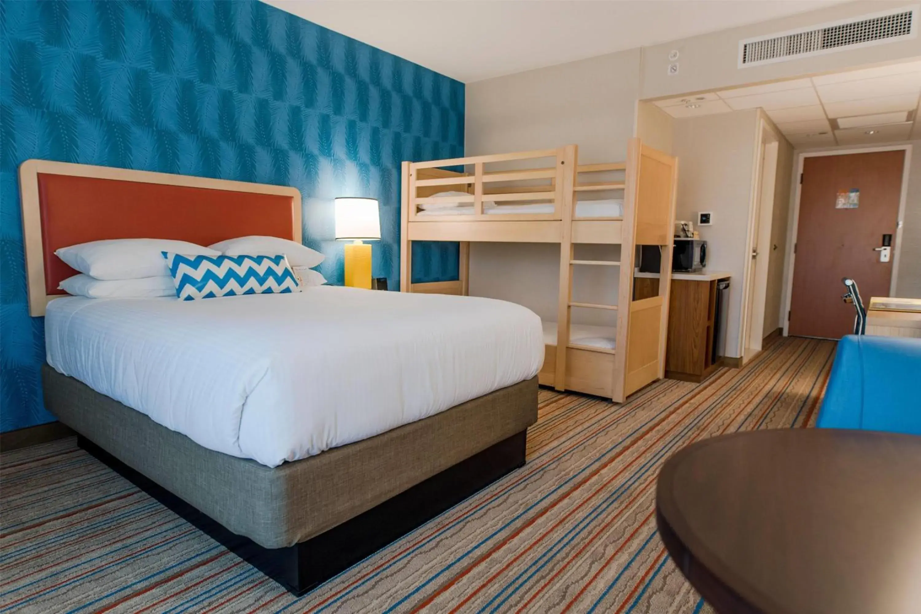 Queen Room with Bunk Bed - Mobility Access/Non-Smoking in Howard Johnson by Wyndham Anaheim Hotel & Water Playground Queen Room with Bunk Bed - Mobility Access/Non-Smoking in Howard Johnson by Wyndham Anaheim Hotel & Water Playground