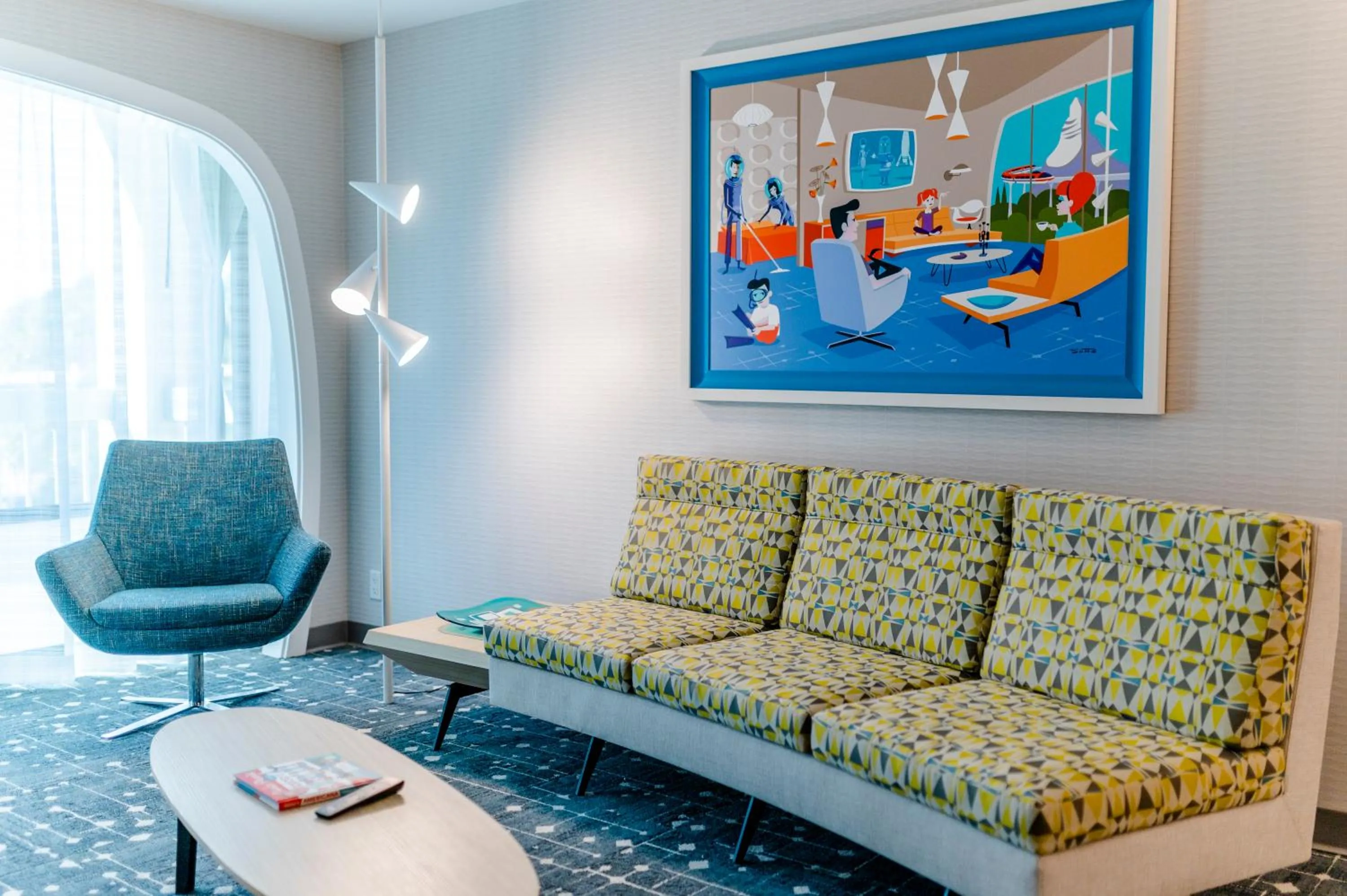 Living room in Howard Johnson by Wyndham Anaheim Hotel and Water Playground
